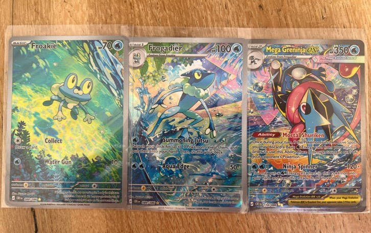 Pokémon Kaarten: Froakie, Frogadier, Mega Greninja EX, Ophalen of Verzenden, Zo goed als nieuw, Meerdere kaarten