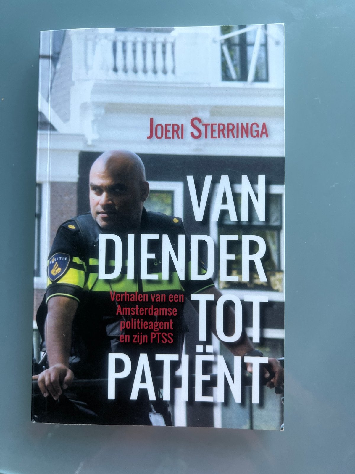 Van Diender tot Patiënt - Joeri Sterringa, Ophalen of Verzenden, Zo goed als nieuw, Overige