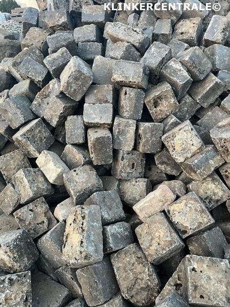 AANBIEDING; 2.000m2 grijs antraciet natuursteen klinkers, Overige materialen, Gebruikt, Verzenden, Kei