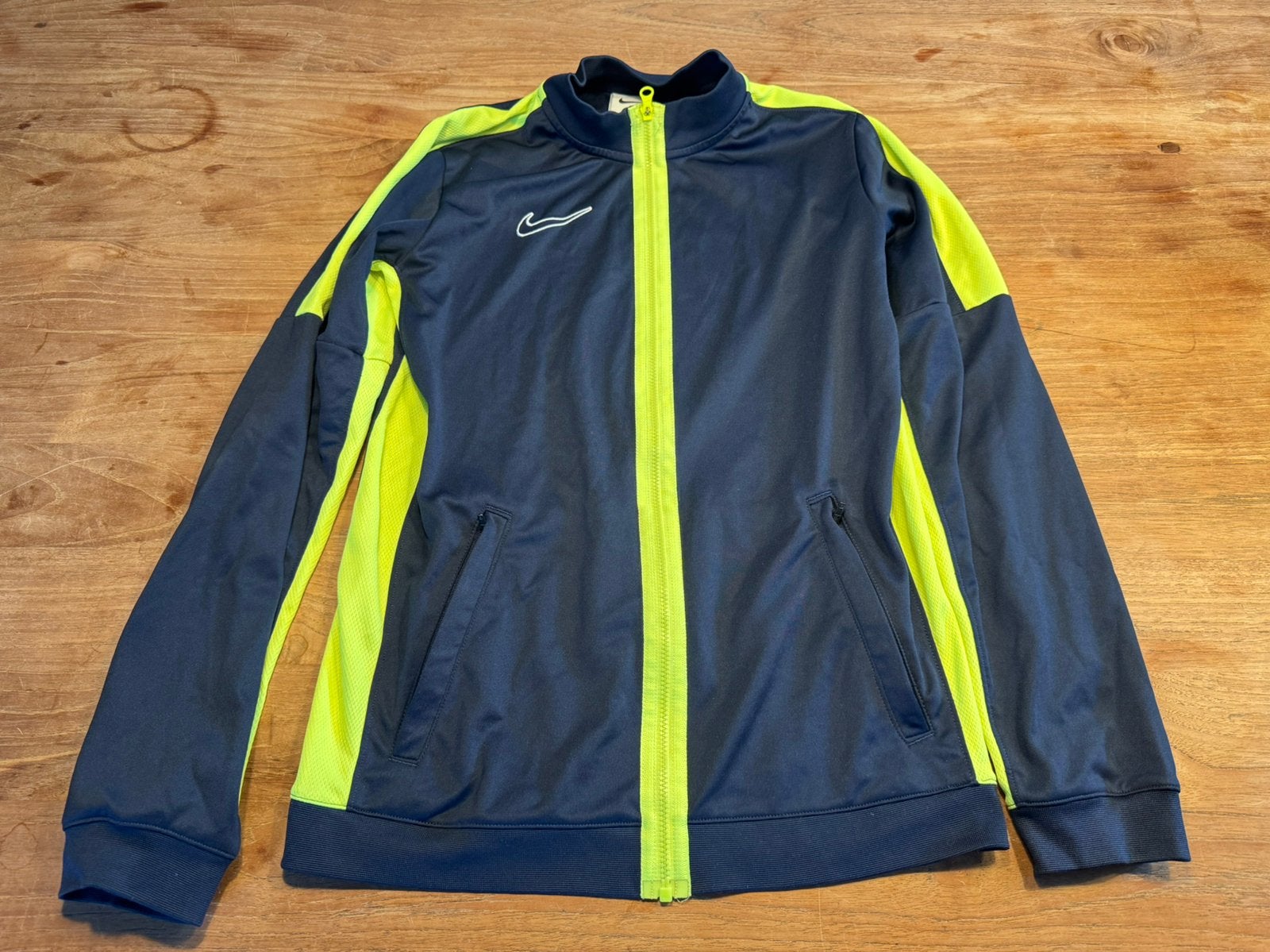 Nike Dri-FIT trainingspak donkerblauw/neongeel L(147-158 cm), Ophalen of Verzenden, Zo goed als nieuw, Jongen of Meisje, Sport- of Zwemkleding