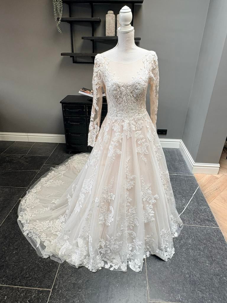 Prachtige trouwjurk met geborduurde bloemen en pailletten, Ophalen of Verzenden, Zo goed als nieuw, Wit, Ivoor of Crème, Trouwpak