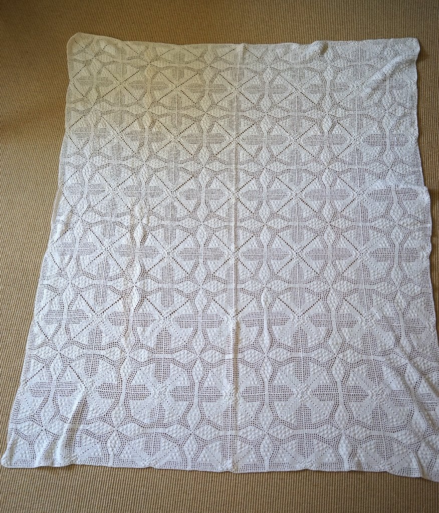 vintage wit 100% katoen gehaakt klein sprei tafelkleed., Huis en Inrichting, Woonaccessoires | Plaids en Woondekens, Katoen, 135 cm