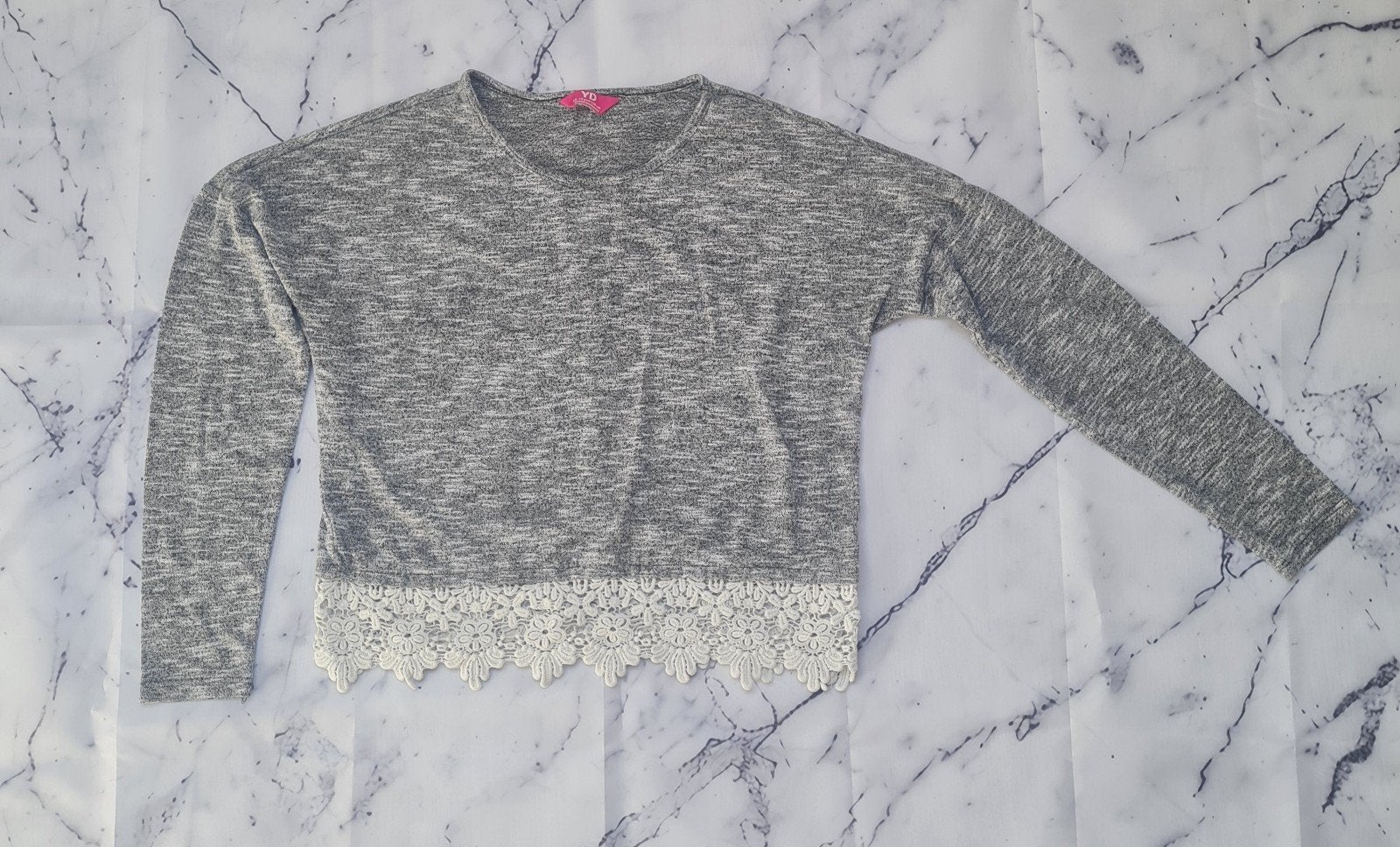 Grijs shirt met kant voor meisjes (YD, 12-13 jaar), Kinderen en Baby's, Gebruikt, Meisje, Ophalen of Verzenden, Shirt of Longsleeve