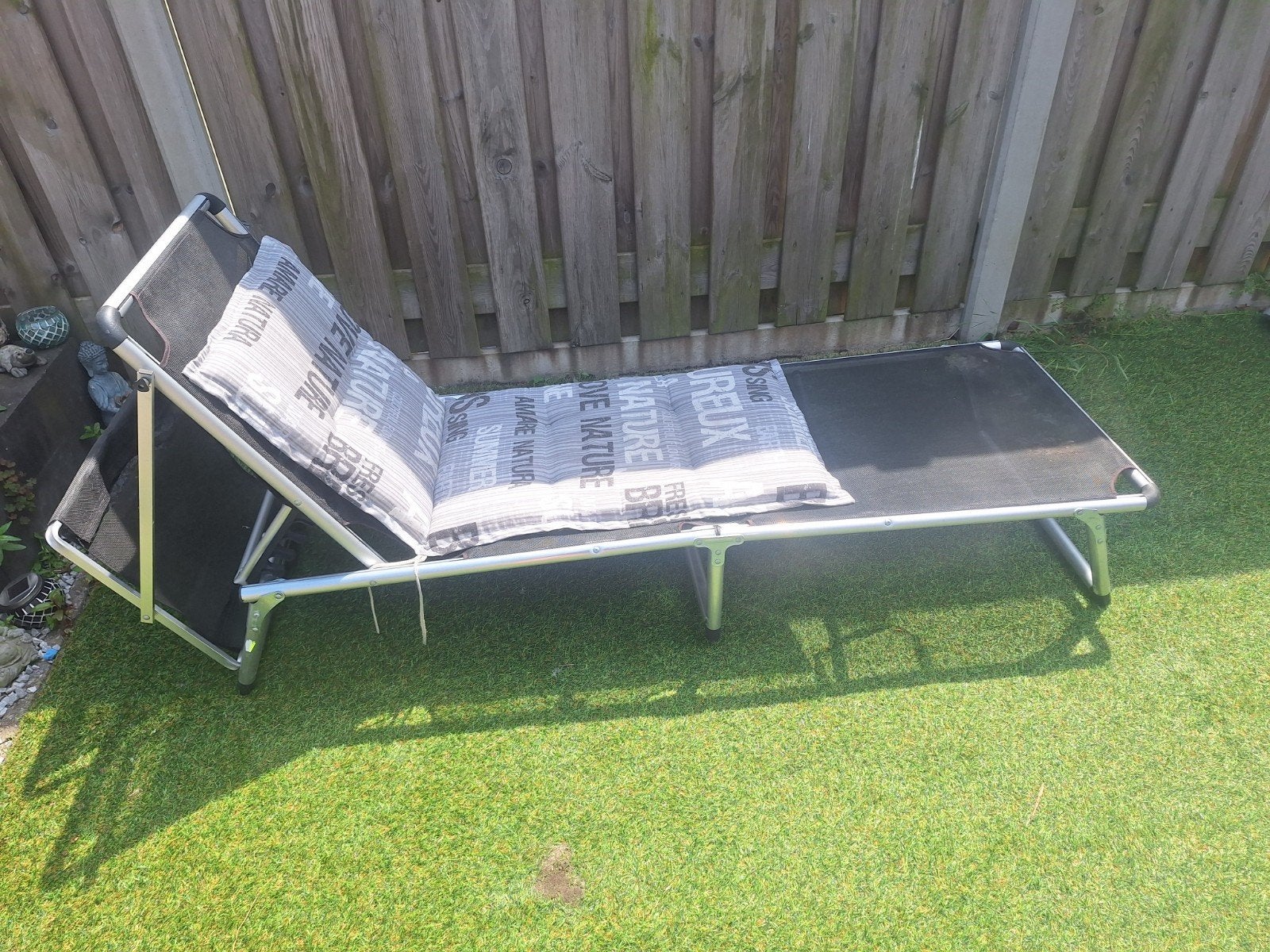 Lig bed niet de nieuwste, Tuin en Terras, Ligbedden, Ophalen of Verzenden, Gebruikt, Metaal