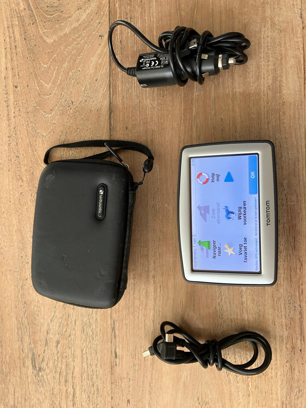 TomTom navigatiesysteem met hoes en opladers, Ophalen of Verzenden, Gebruikt