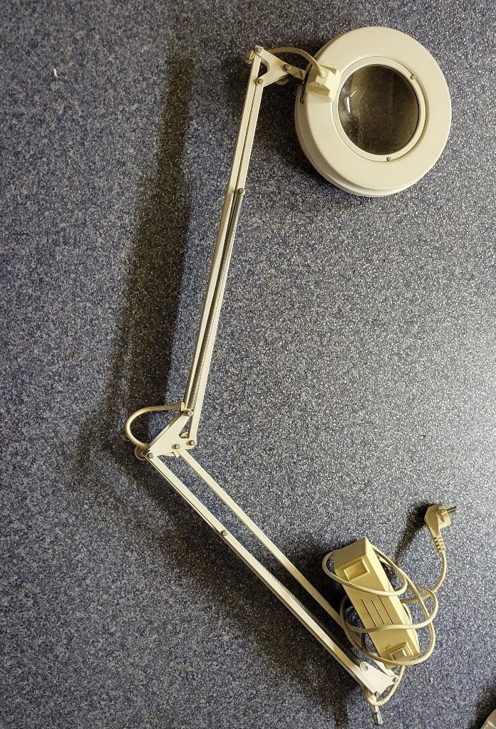 Vintage vergrootlamp met draaibare arm. Loeplamp. Werk lamp, Ophalen, Gebruikt, Vergrootglas of Loep
