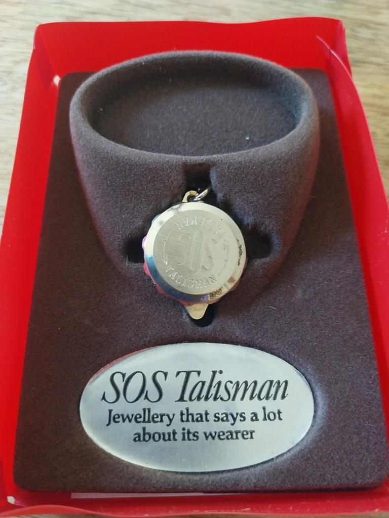 SOS Talisman hanger - Nieuw in verpakking, Nieuw, Ophalen of Verzenden, Goud, Overige materialen