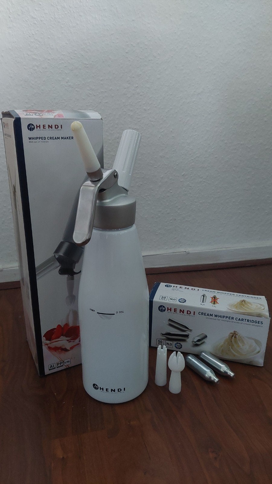 Hendi slagroomspuit 0,95L met 52 patronen, Ophalen, Zo goed als nieuw