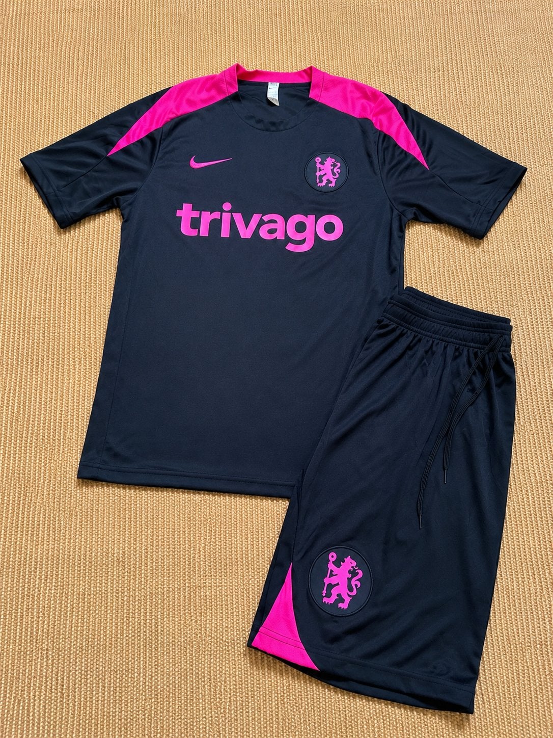 Chelsea training set, Sport en Fitness, Voetbal, Ophalen of Verzenden, Zo goed als nieuw, Shirt