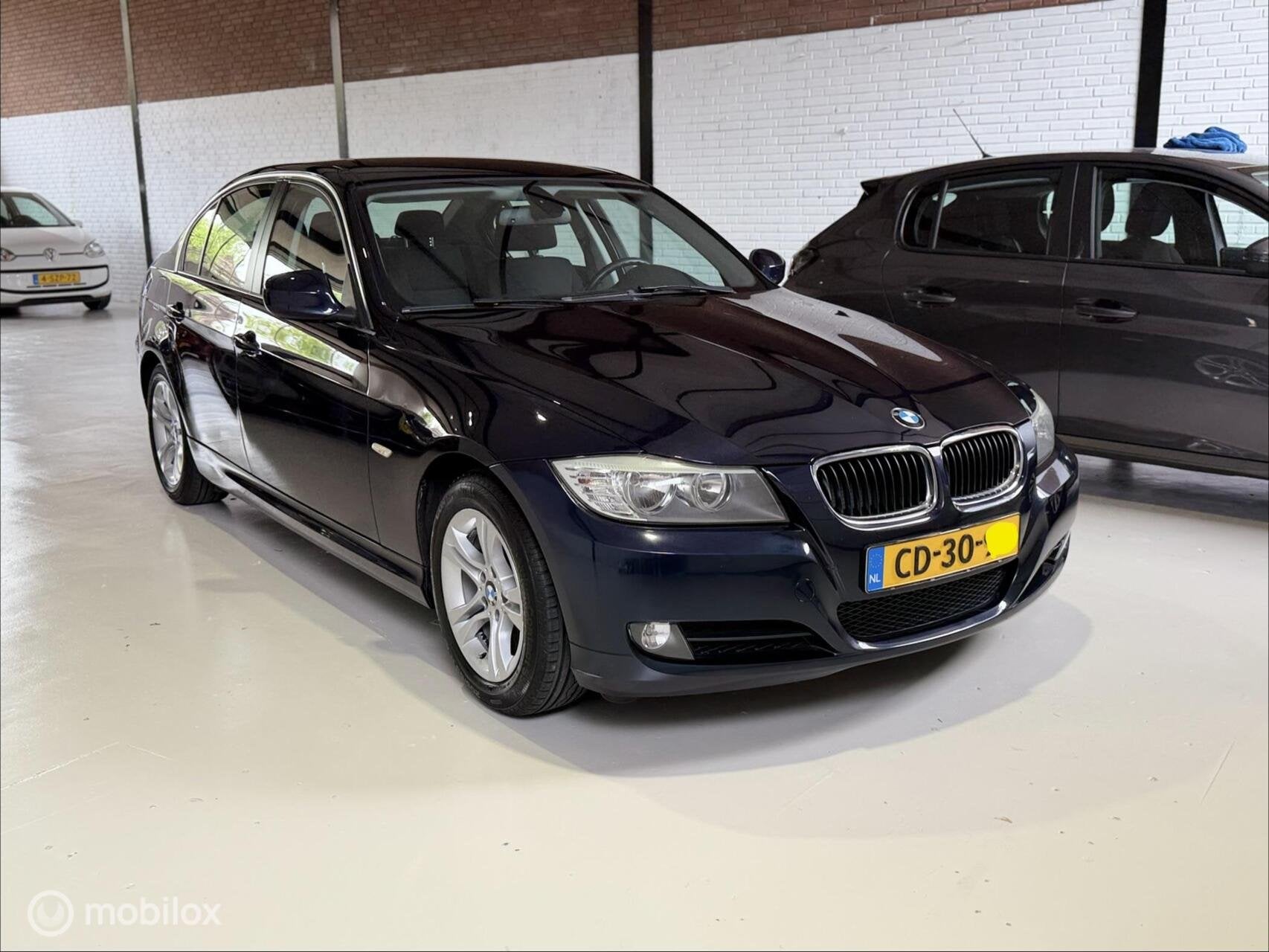 Unieke BMW 318i Origineel NL Slechts 68K Diplomatenhistorie, Auto's, BMW, Euro 5, Parkeersensor, Blauw, Bedrijf