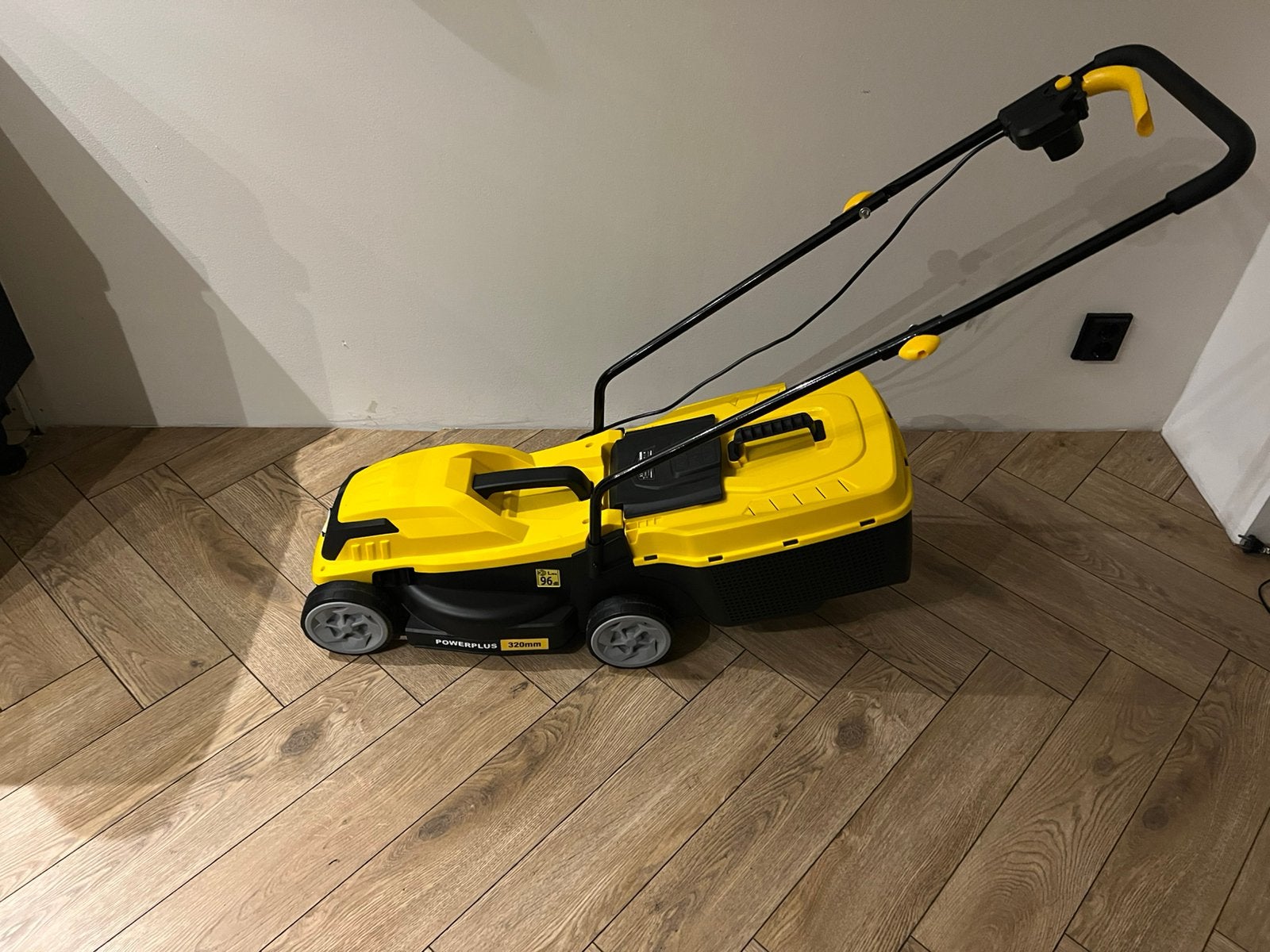 grasmaaier poweg62203 powerplus 1000w 320mm, Ophalen, Nieuw, Elektrische grasmaaier