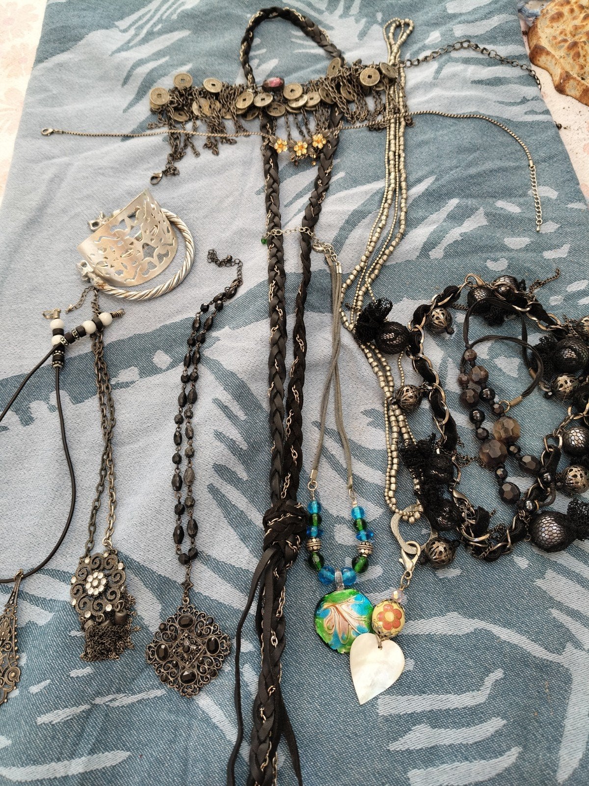 Diverse kettingen en armbanden - Grote sieradencollectie, Overige materialen, Gebruikt, Overige kleuren, Ophalen of Verzenden