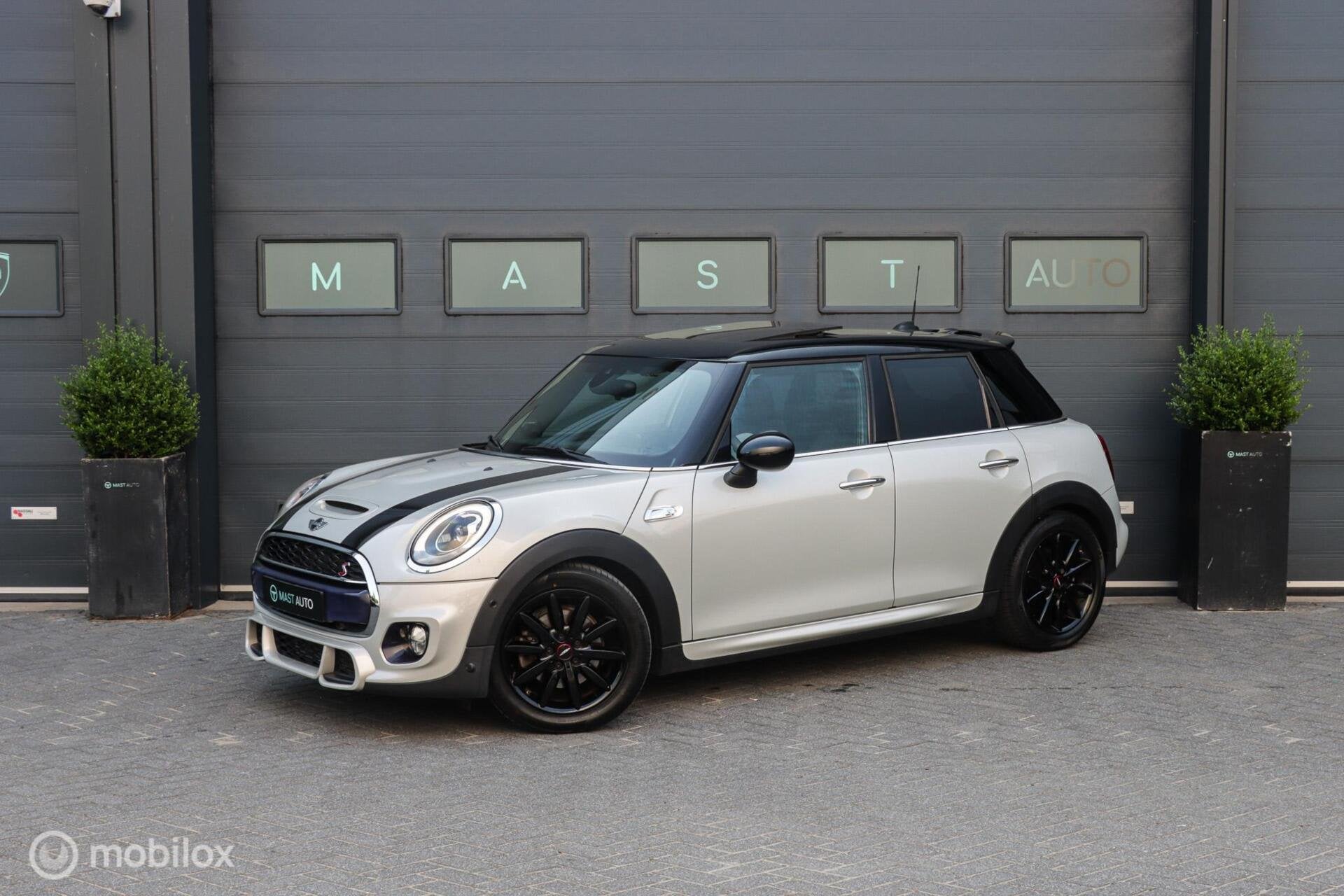 Mini 5-Deurs 2.0 Cooper S Chili|JCW|PANO|H&K|HUD|CAMERA|NAP, Auto's, Mini, 1998 cc, Gebruikt, Euro 6, Wit