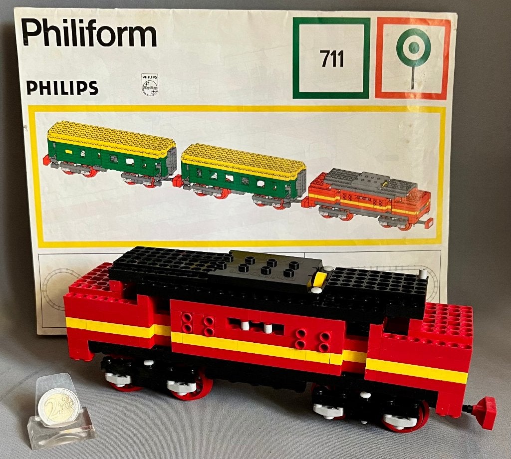 Philiform, Complete trein met 4 Wagons plus Rails en Extra's, Ophalen of Verzenden, Gebruikt, Overige merken