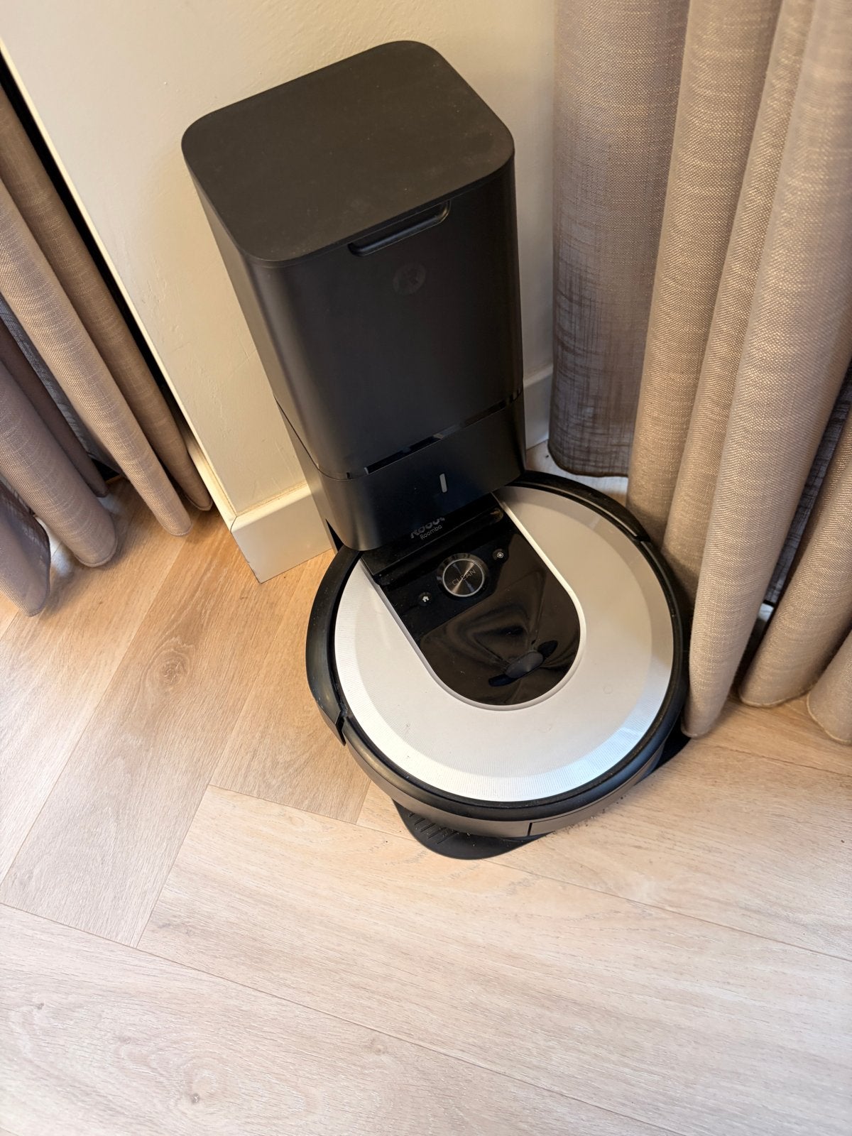 Roomba Combo i8+ Robotstofzuiger met Dweilfunctie, Witgoed en Apparatuur, Stofzuigers, IRobot, Automatisch legen, Zo goed als nieuw