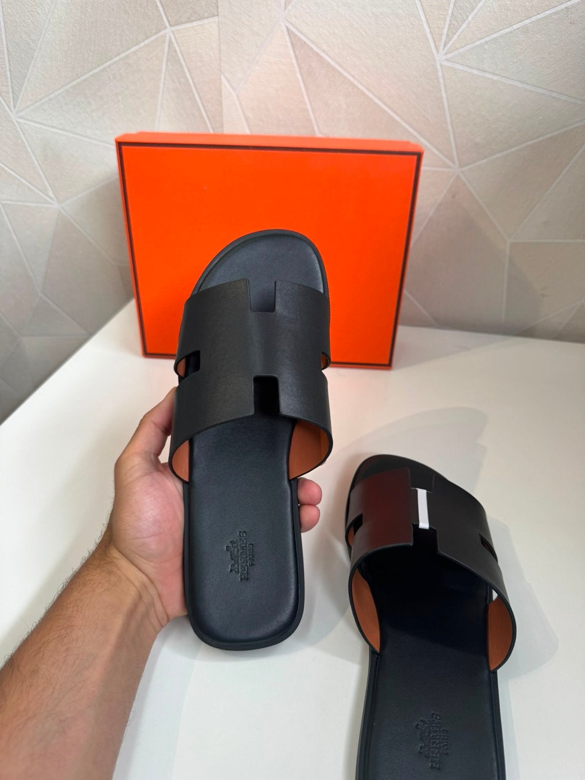 Hermes Izmir slippers zwart maat 43 44 45 met doos, Kleding | Heren, Schoenen, Ophalen of Verzenden, Nieuw, Zwart, Slippers