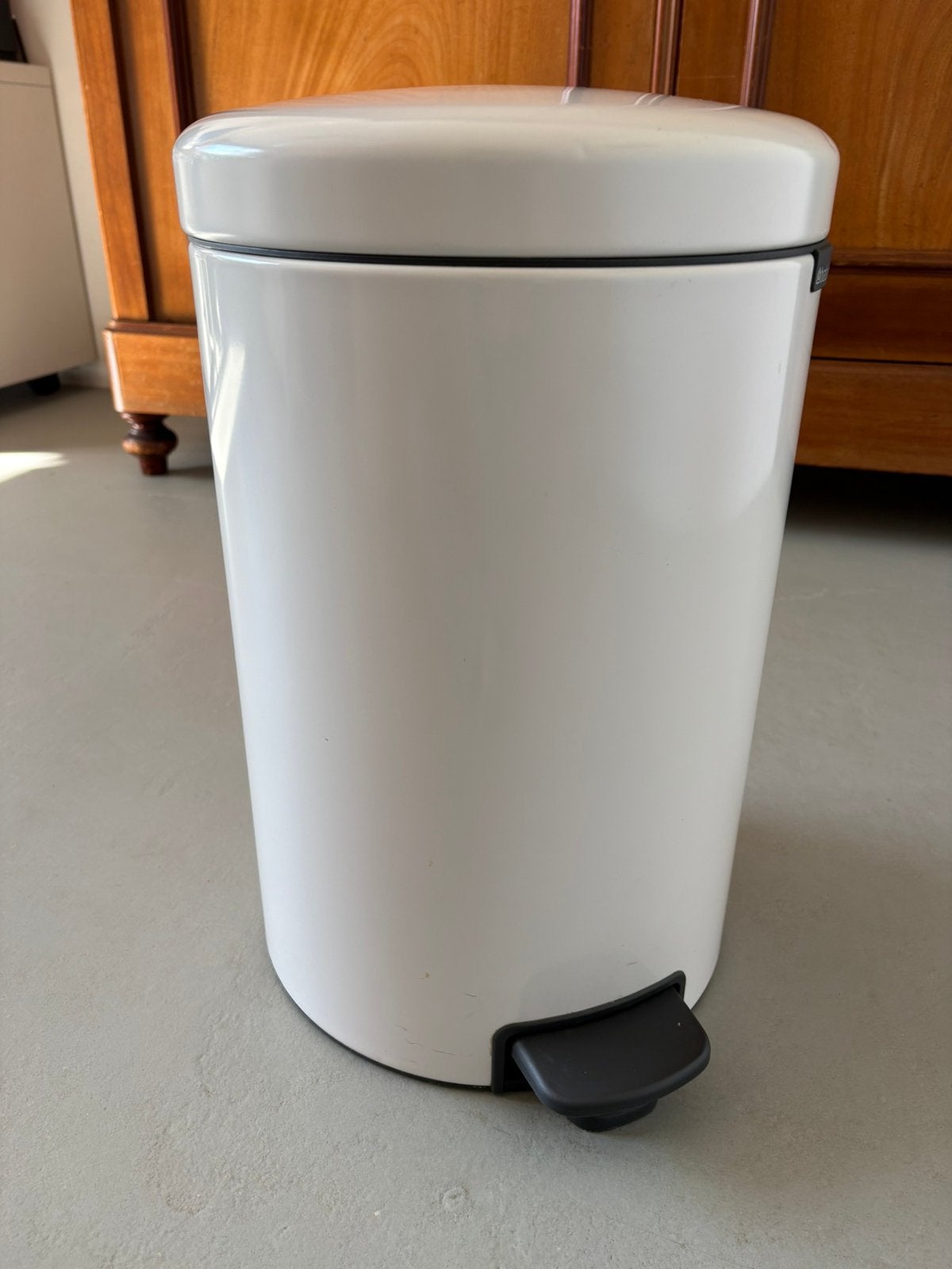 Vuilnisbak wit brabantia 20liter, Huis en Inrichting, Woonaccessoires | Prullenbakken, Ophalen, Kunststof, Met pedaal, 5 – 50