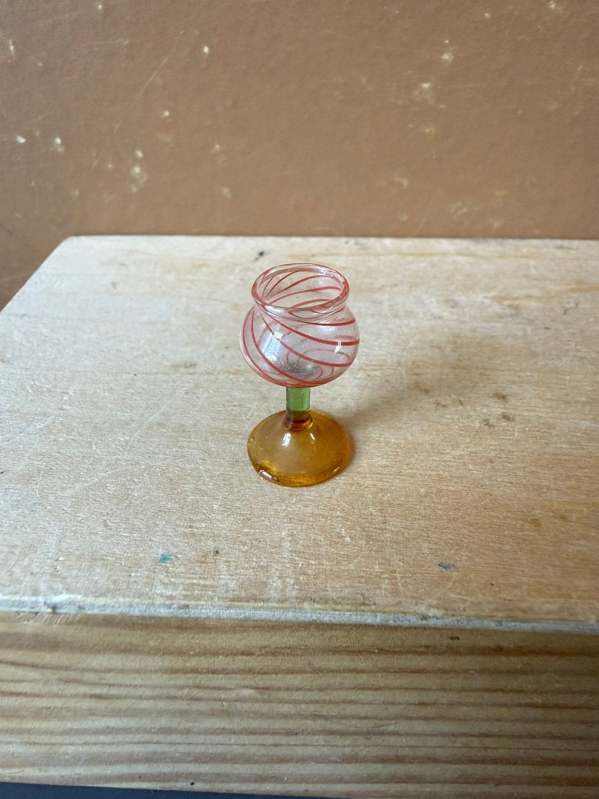 Prachtig handgemaakt glas - 2.8cm - Bodo Hennig ???, Ophalen of Verzenden, Zo goed als nieuw, Poppenhuis