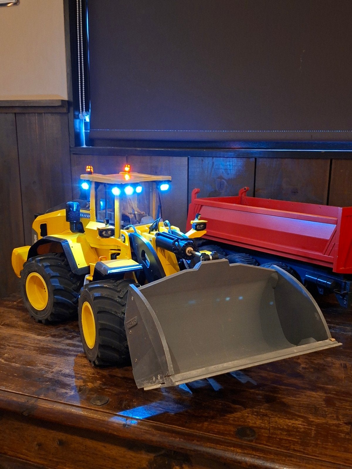 Robuuste 1:16 Volvo L260H met Beier geluid, Ophalen of Verzenden, Gebruikt