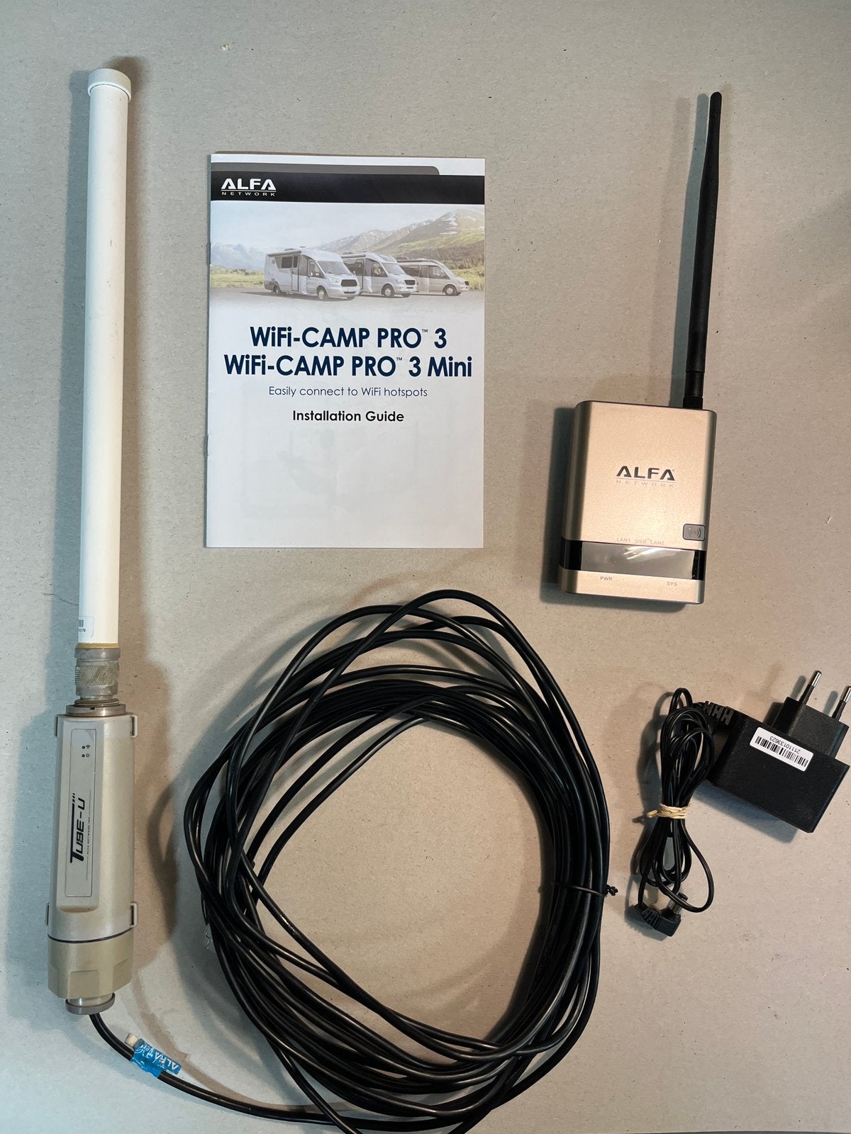 WIFI CAMP-PRO 3 DUAL BAND WIFI RANGE EXTENDER, Ophalen of Verzenden, Zo goed als nieuw