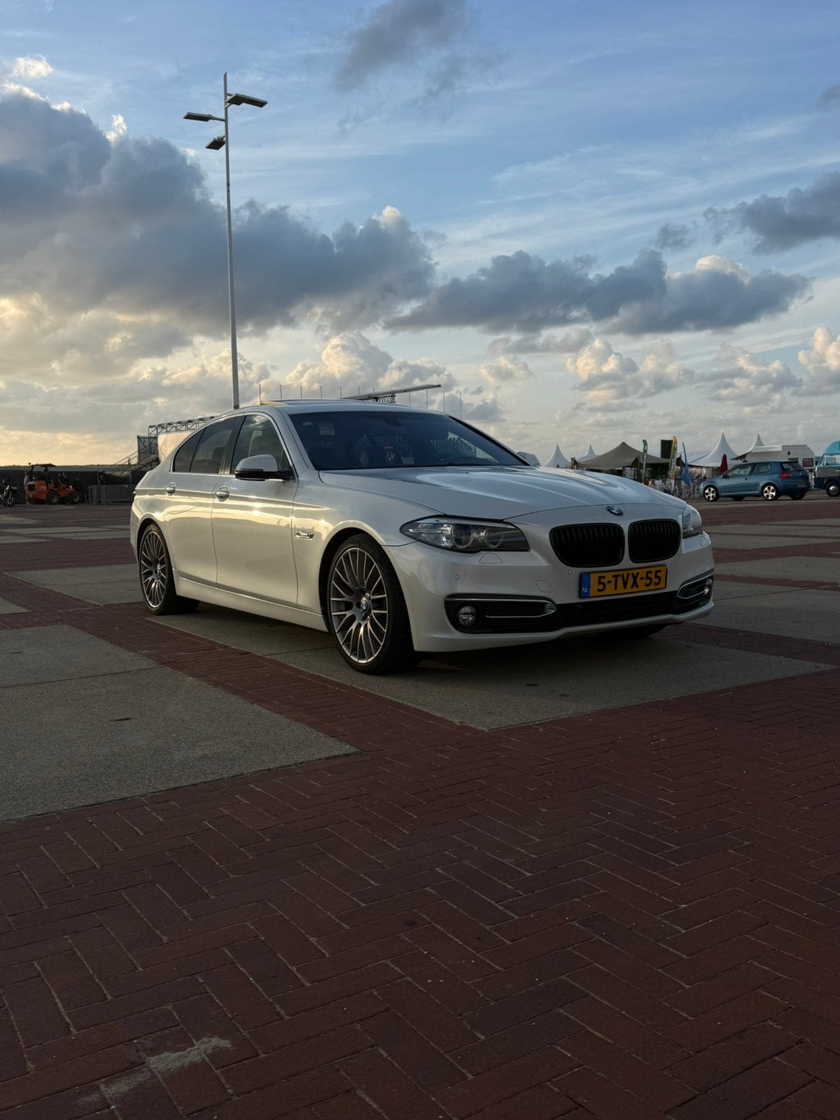 BMW 5-Serie 2.0 520I AUT 184 PK Sedan 2014 Wit, Achterwielaandrijving, 4 cilinders, 2000 kg, Navigatiesysteem