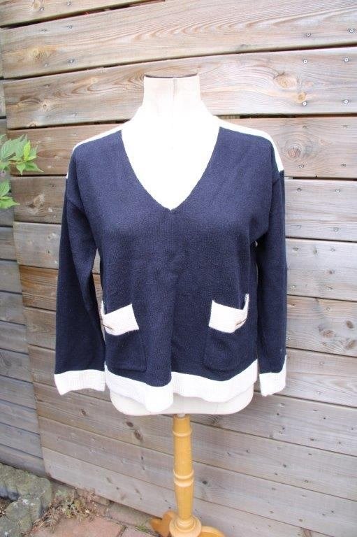 Trui donkerblauw/ creme Addy van den Krommenacker mt M Vast, Maat 38/40 (M), Blauw, Ophalen of Verzenden, Zo goed als nieuw