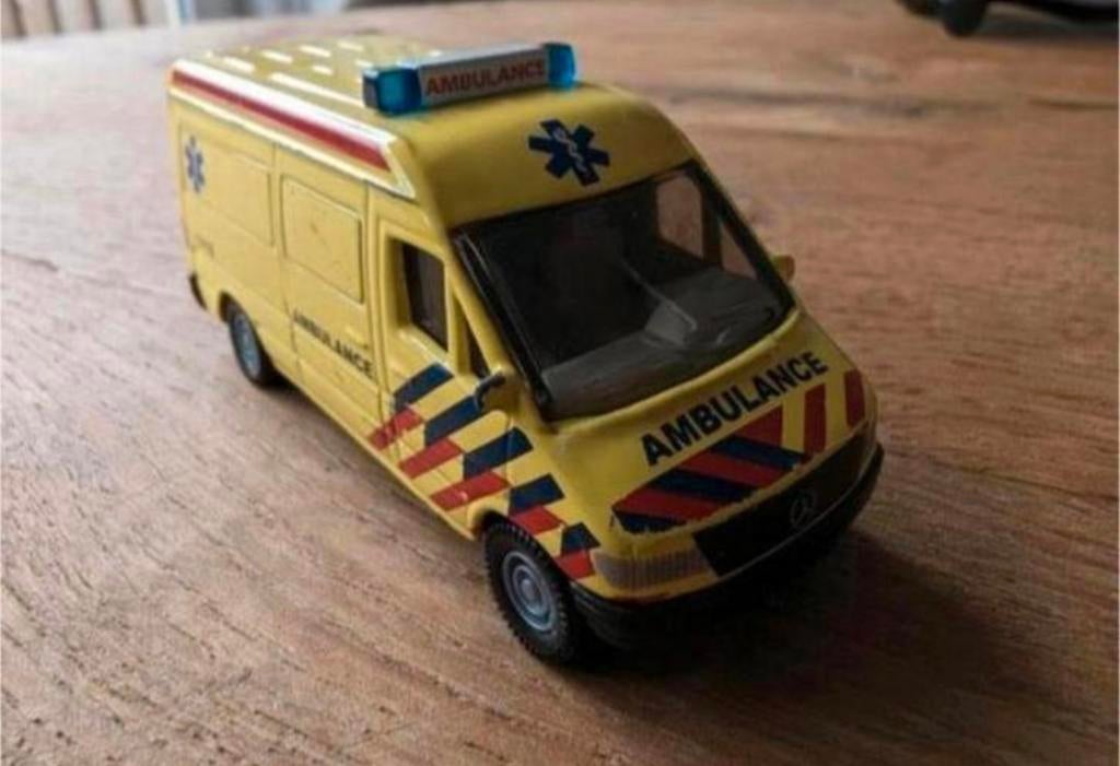 Mercedes Ambulance – Siku nr. 0804 / 0805, Ophalen of Verzenden, Gebruikt, Auto