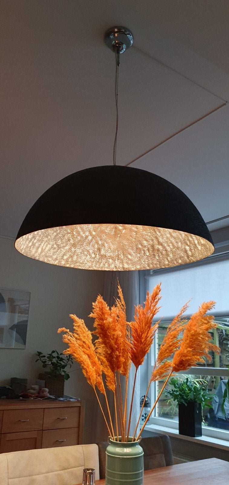 Grote zwarte hanglamp met zilverkleurige binnenkant, Ophalen, Natuurlijk materiaal, E27 (groot), Zo goed als nieuw
