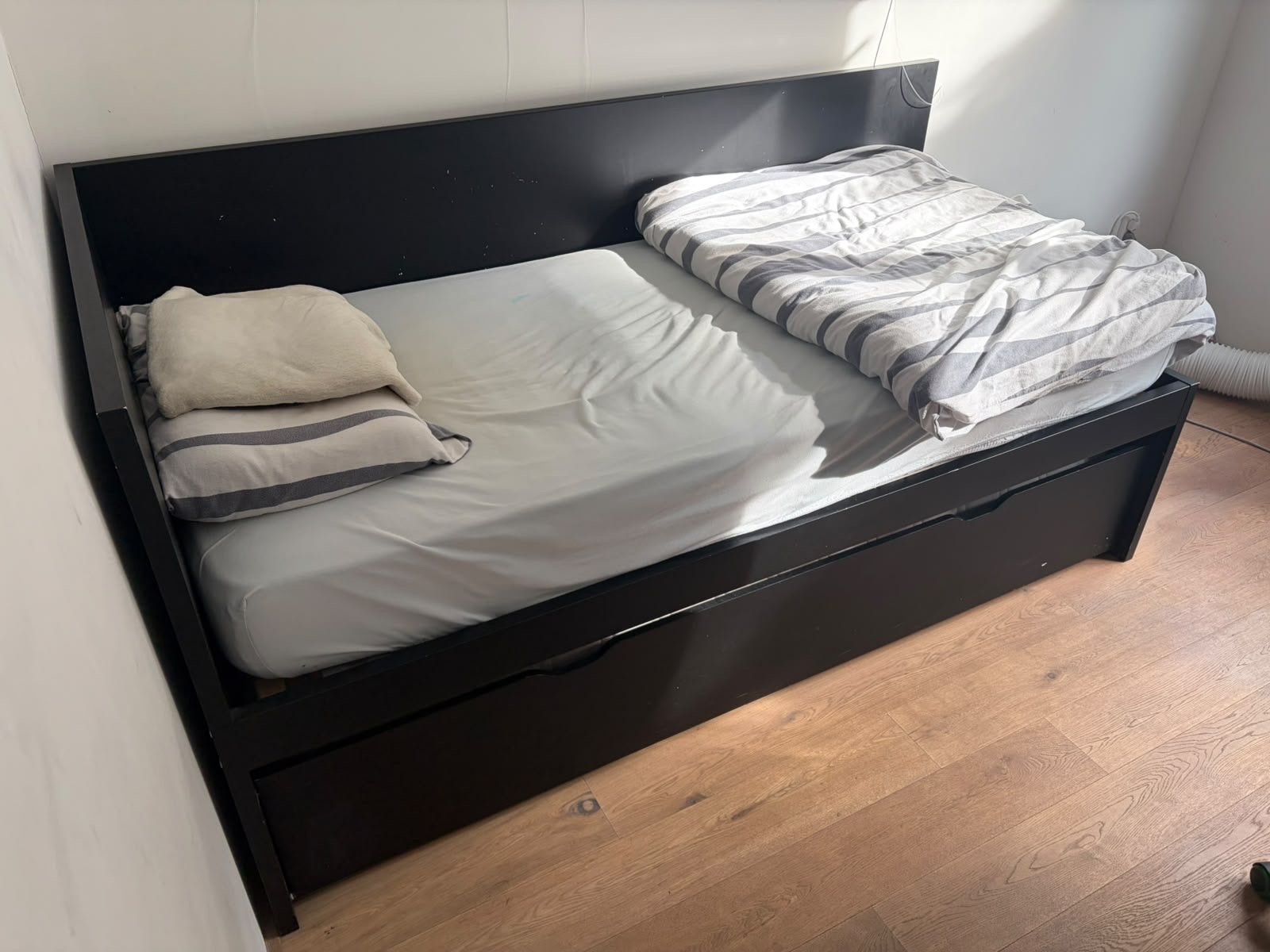 IKEA Flaxa bed met logeerbed en 2 matrassen - Zwart, Ophalen, Gebruikt, 90 cm, Eenpersoons
