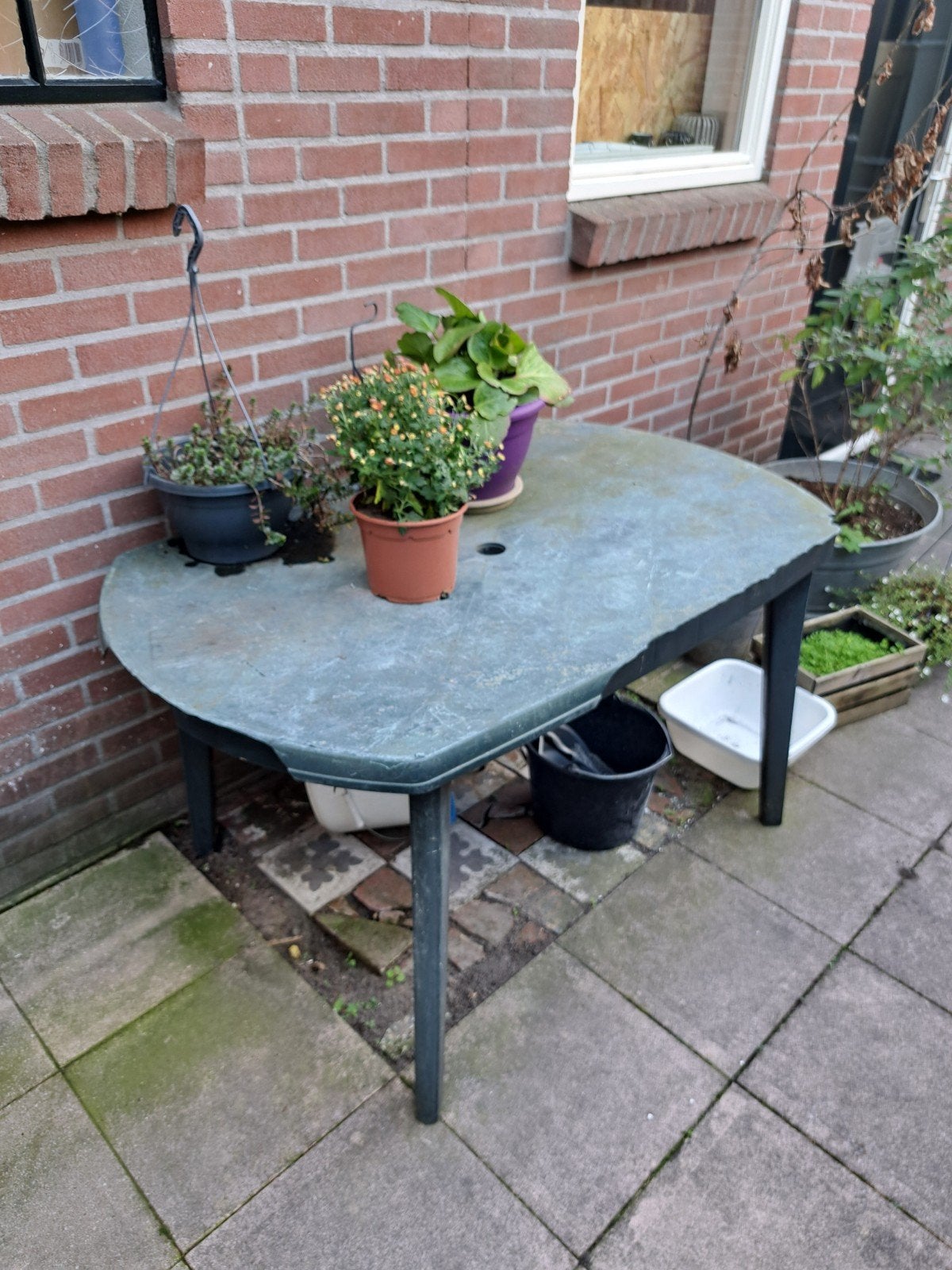 GRATIS 3x plastic stoelen + tafel, Ophalen of Verzenden