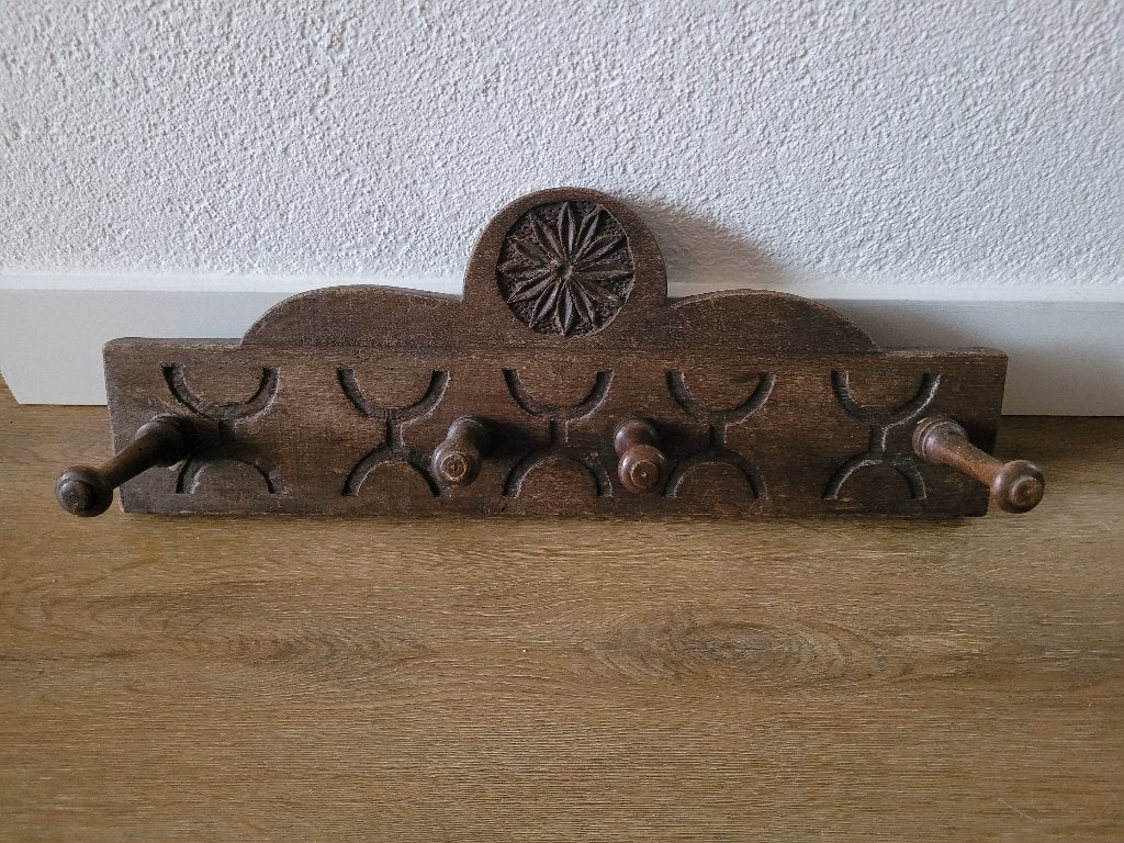 Vintage houtsnijwerk kapstokje met 4 haken B 48 cm., Ophalen of Verzenden