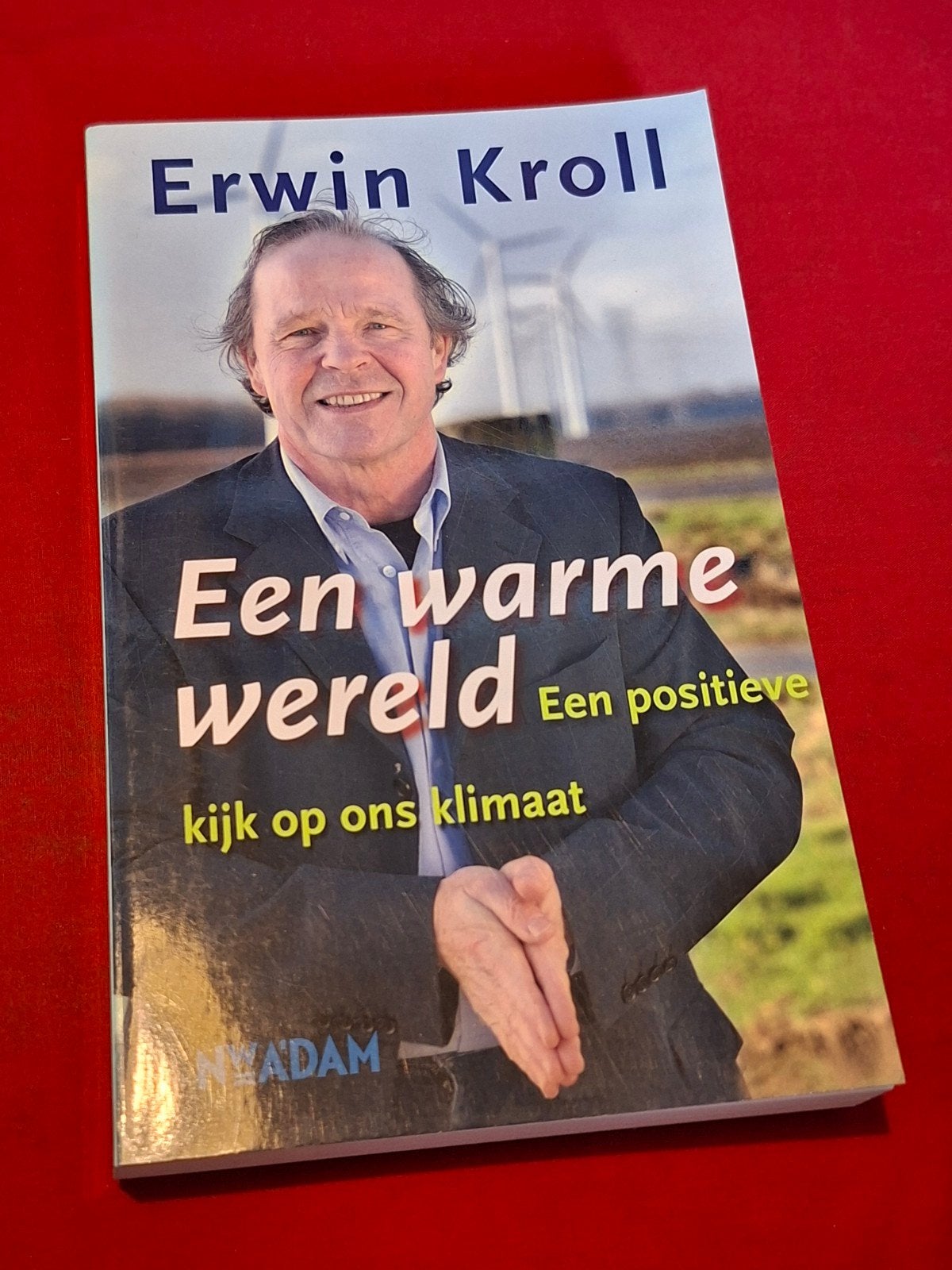 GESIGNEERD Een warme wereld. Erwin Kroll. 2007, Ophalen of Verzenden, Gelezen, Natuurwetenschap