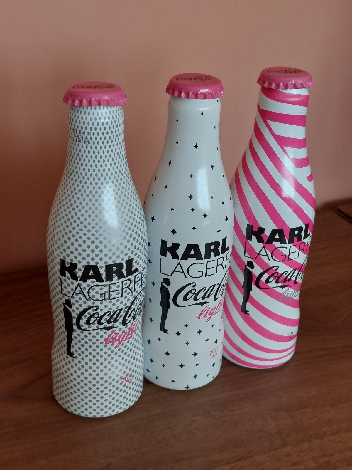 Karl Lagerfeld Coca-Cola collectors flesjes, Verzamelen, Merken en Reclamevoorwerpen, Ophalen of Verzenden, Zo goed als nieuw