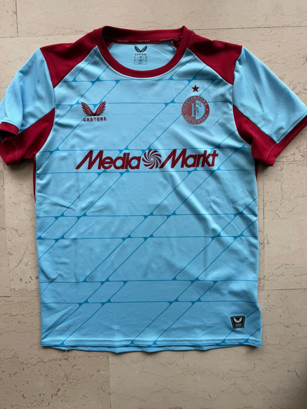Feyenoord Shirt 3e - Jordan Bos # 15 - Maat M, Sport en Fitness, Voetbal, Ophalen of Verzenden, Zo goed als nieuw, Shirt