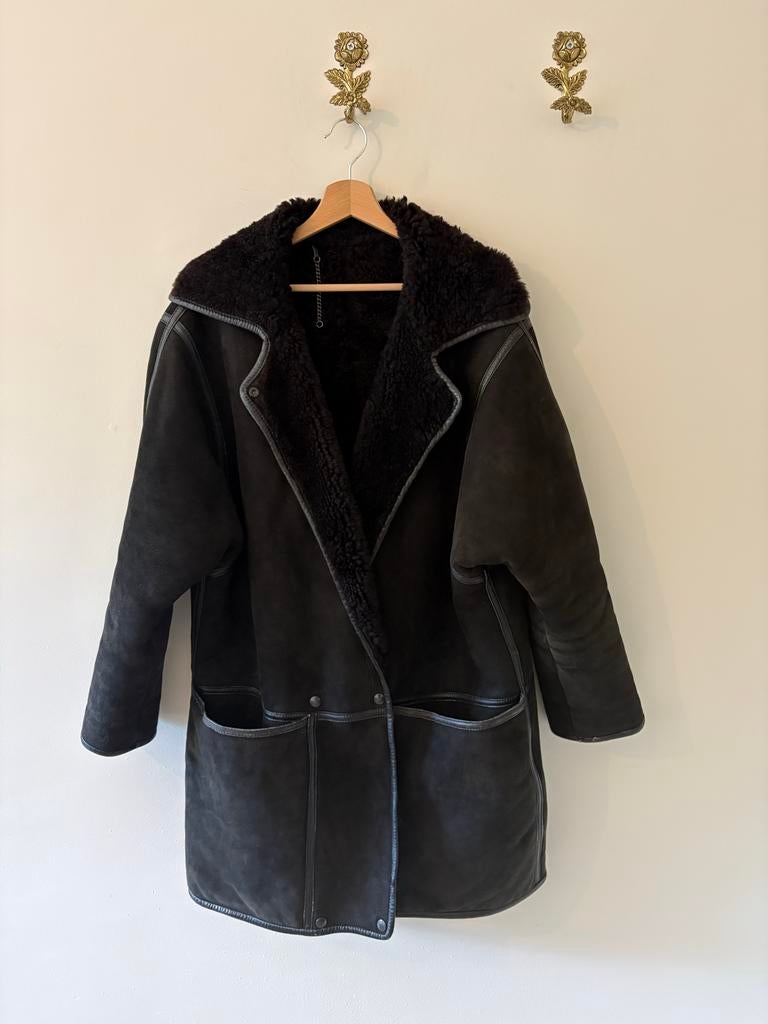 Zwarte Lammy Coat van Echt Schapenwol - Maat M/L, Kleding | Dames, Jassen | Winter, Ophalen of Verzenden, Zo goed als nieuw, Maat 42/44 (L)