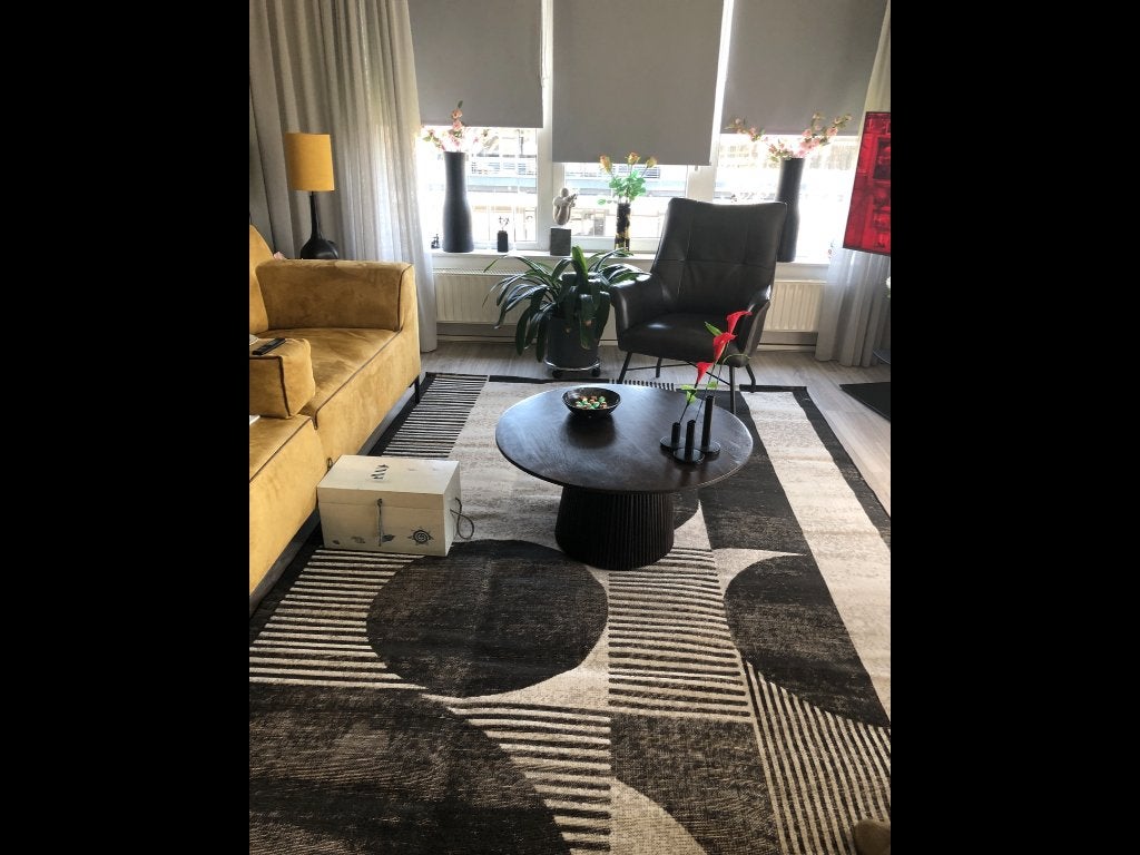 Modern zwart/wit vloerkleed met geometrisch patroon, Huis en Inrichting, Stoffering | Tapijten en Kleden, Ophalen, 200 cm of meer