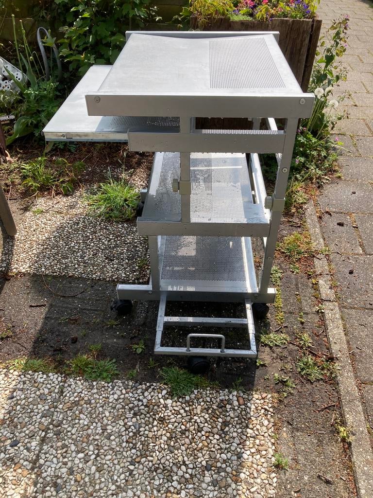 Computertafel GRATIS, Ophalen, Gebruikt, Grijs, Metaal