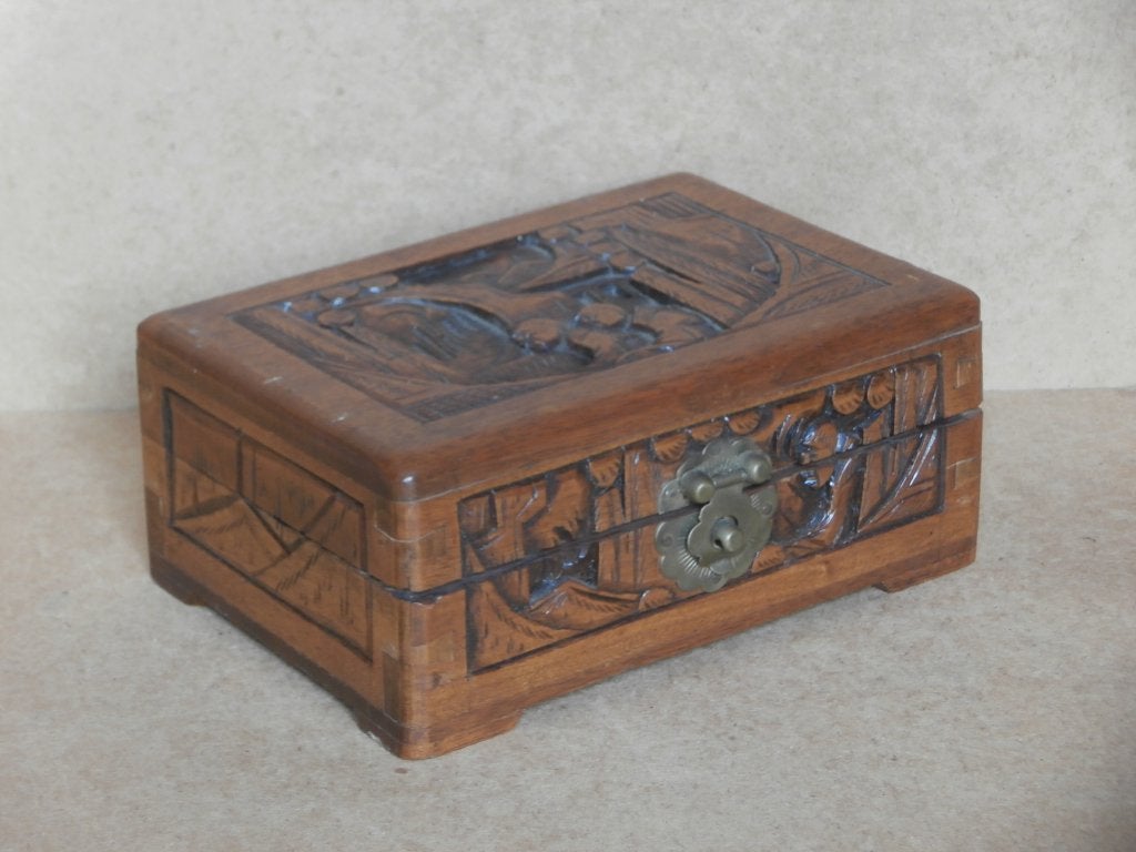Oud houtsnijwerk kistje kamferhout sieradenkistje koper slot, Antiek en Kunst, Curiosa en Brocante, Ophalen of Verzenden