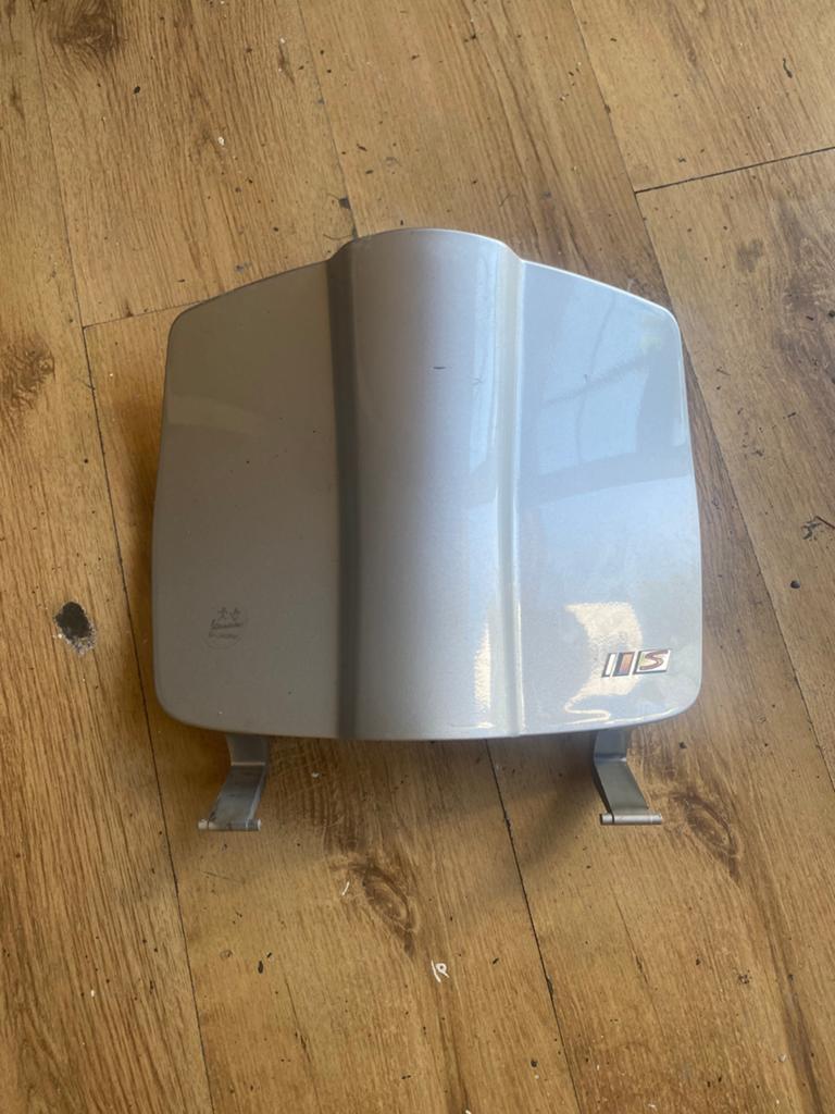 Zilvergrijze vespa sprint/primavera beenschild deksel, Fietsen en Brommers, Brommeronderdelen | Scooters, Ophalen, Zo goed als nieuw