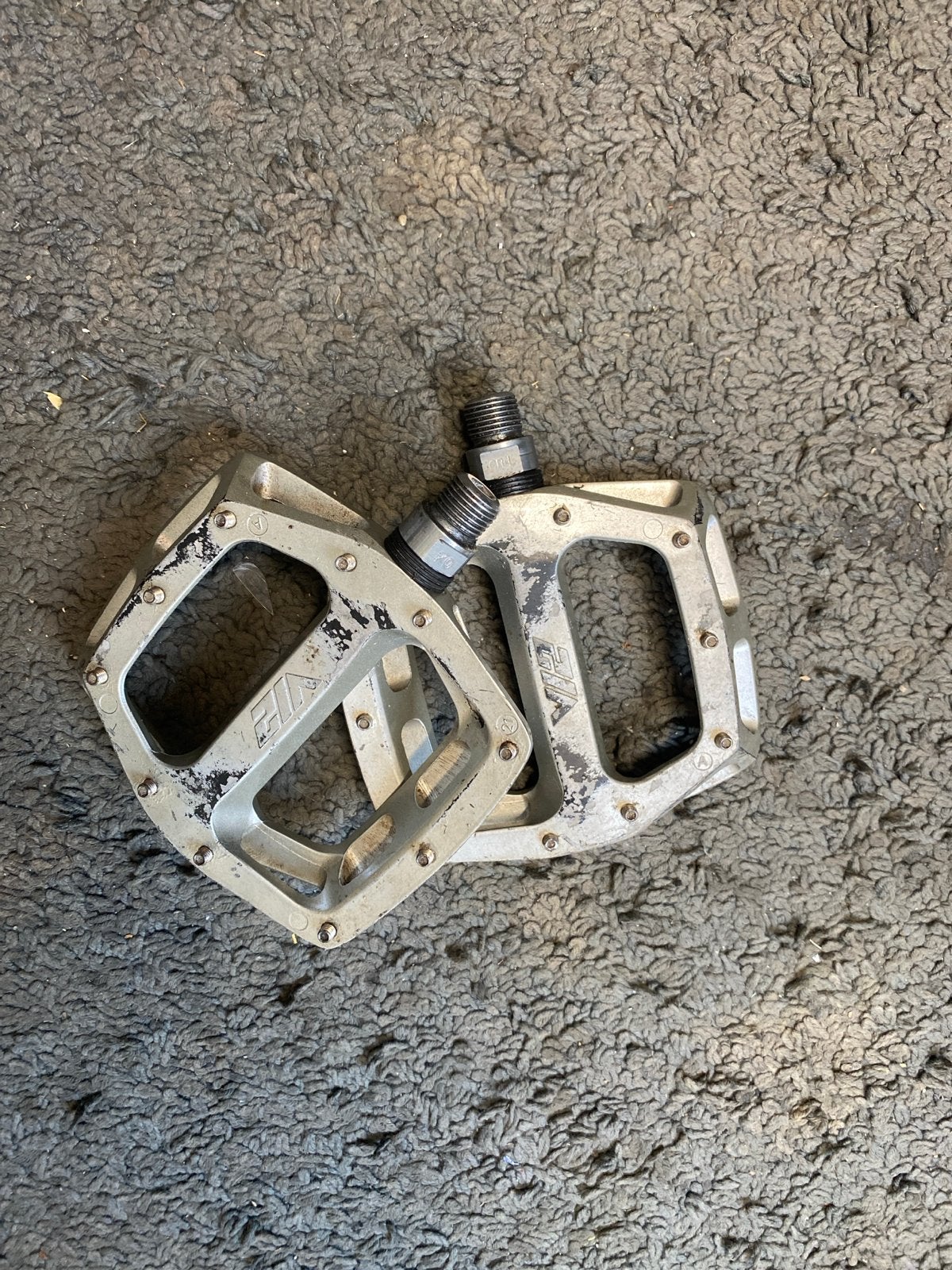 DMR V12 flatpedals, Crankstel of Pedalen, Gebruikt, Ophalen of Verzenden, Aluminium