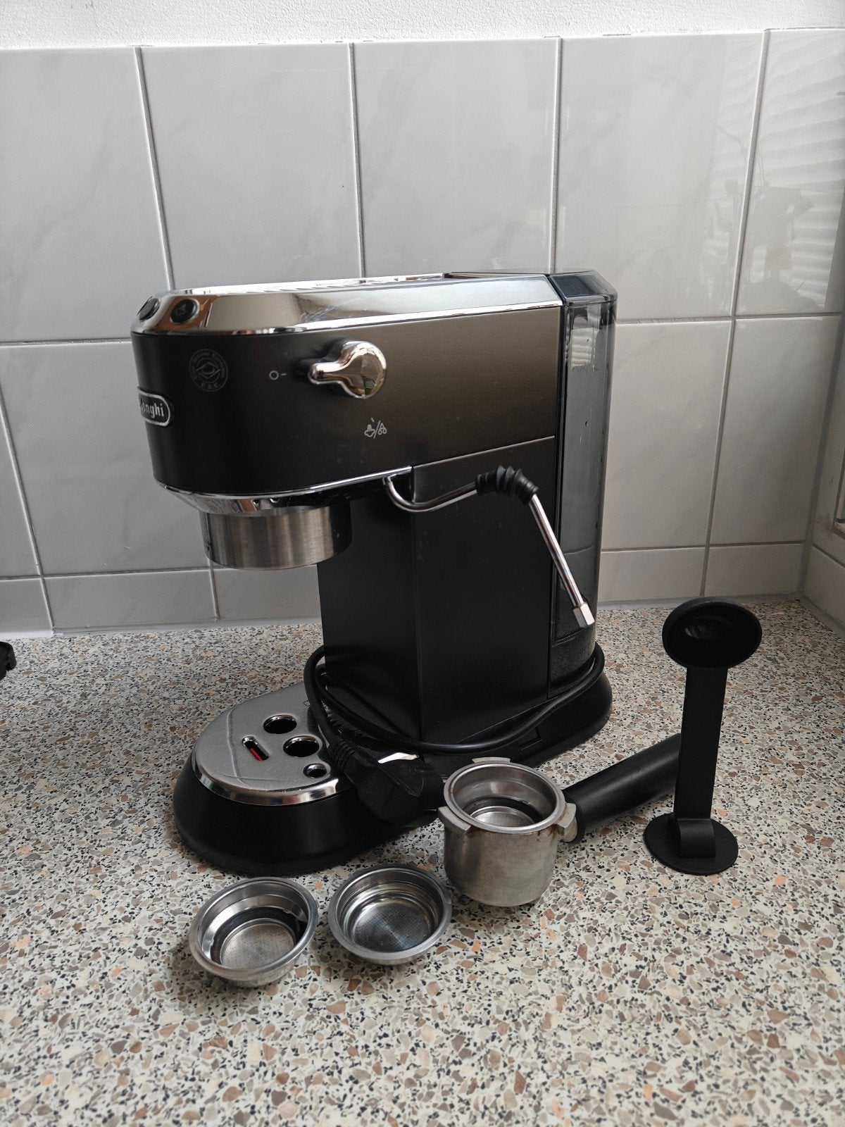 De'Longhi Dedica EC685 Zwart met Panarello stoompijpje