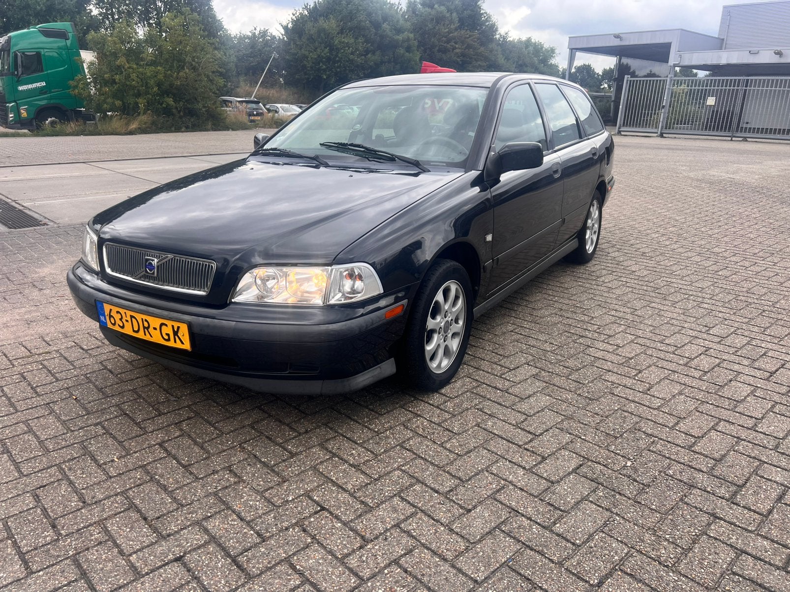 Volvo V40 1.8 1999 Zwart, Voorwielaandrijving, 4 cilinders, Blauw, Leder en Stof