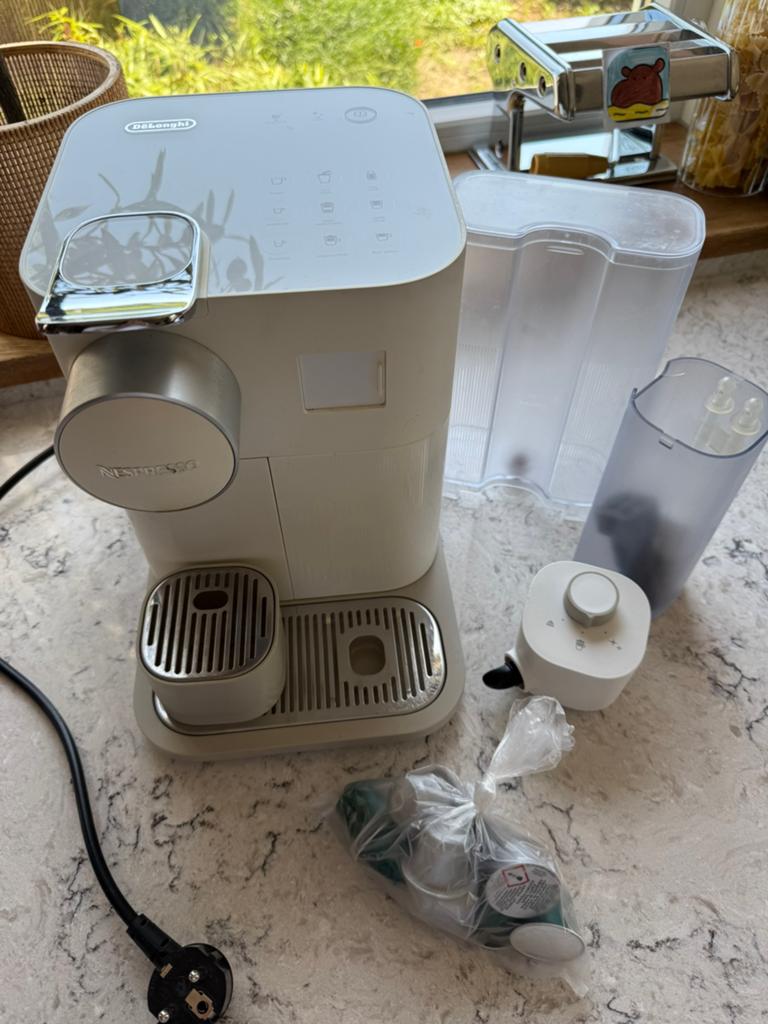 Nespresso Lattissima koffiemachine DeLonghi, Witgoed en Apparatuur, Koffiezetapparaten, Ophalen, Gebruikt, Koffiemachine, 1 kopje