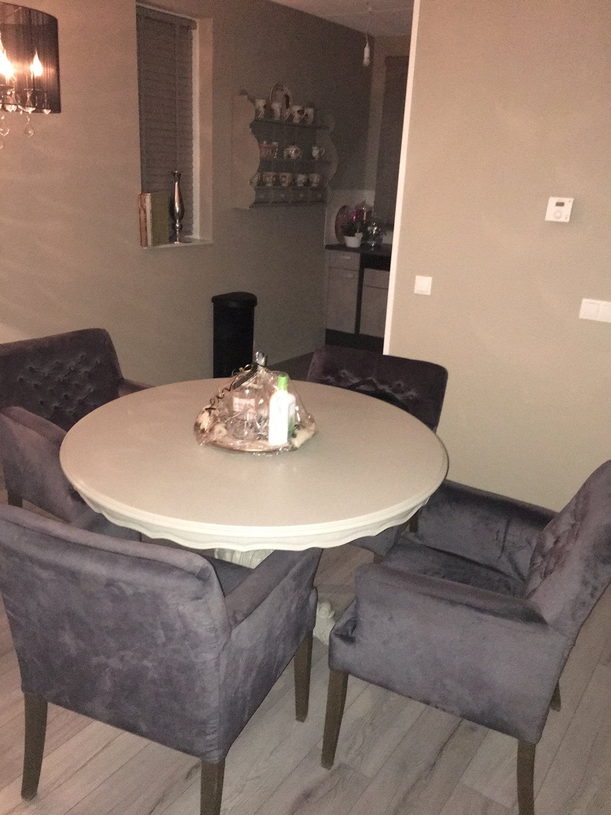 Houten landelijke tafel met sierlijke bolpoot, Huis en Inrichting, Tafels | Eettafels, Ophalen, Gebruikt, 100 tot 150 cm, Rond