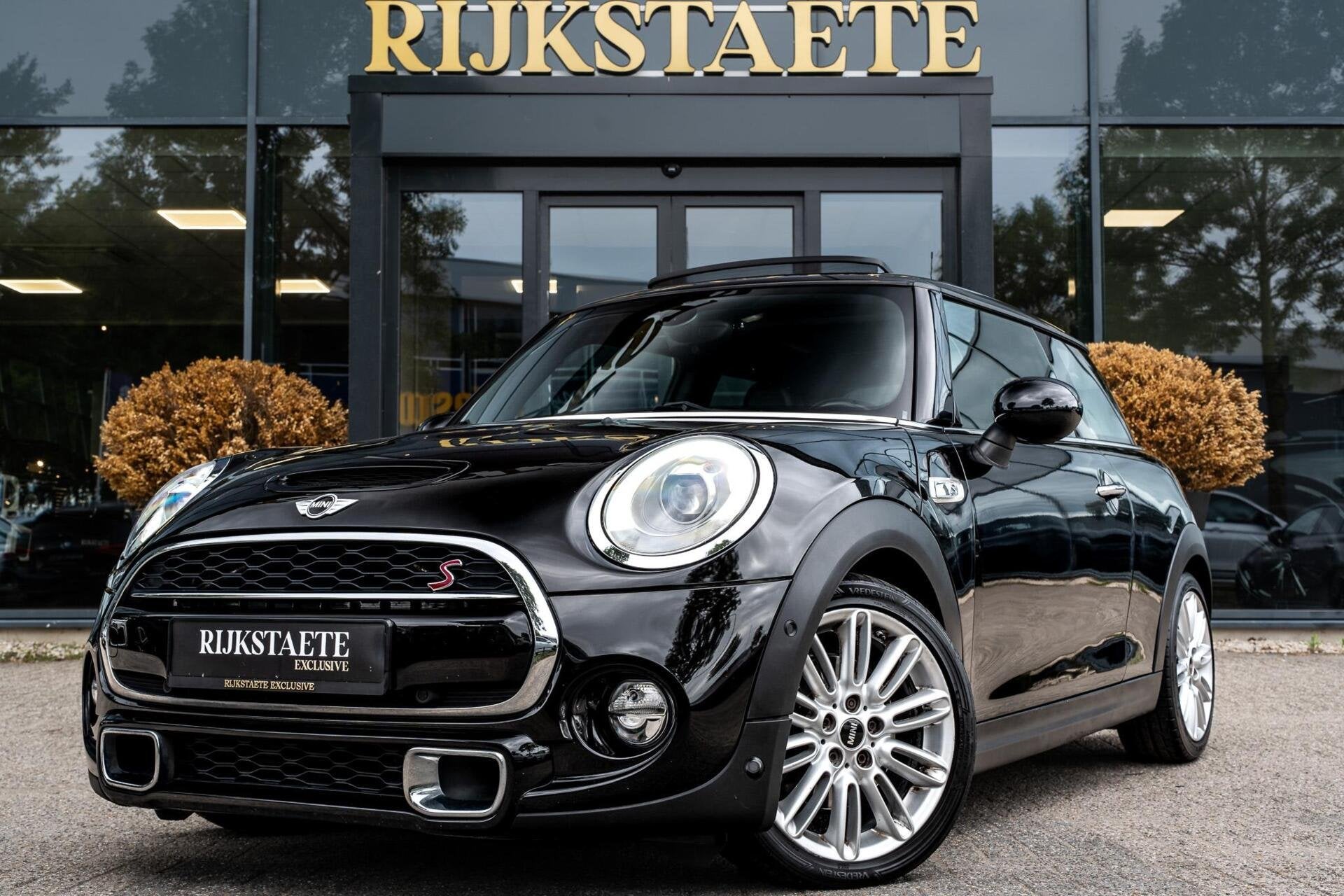 Mini Mini Cooper S 2.0 Chili|PANO|LEDER|LED|PDC|SFEERVERL., Auto's, 1998 cc, Gebruikt, 4 stoelen, Zwart