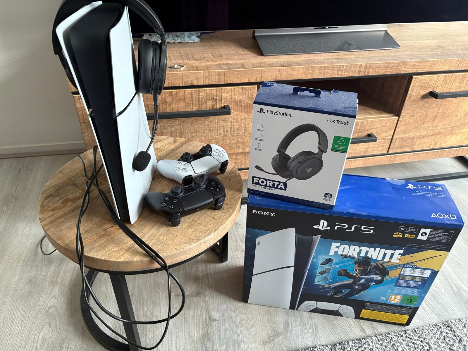 PlayStation 5 digital slim met 2 controllers en headset, Spelcomputers en Games, Games | Sony PlayStation 5, Shooter, Eén computer