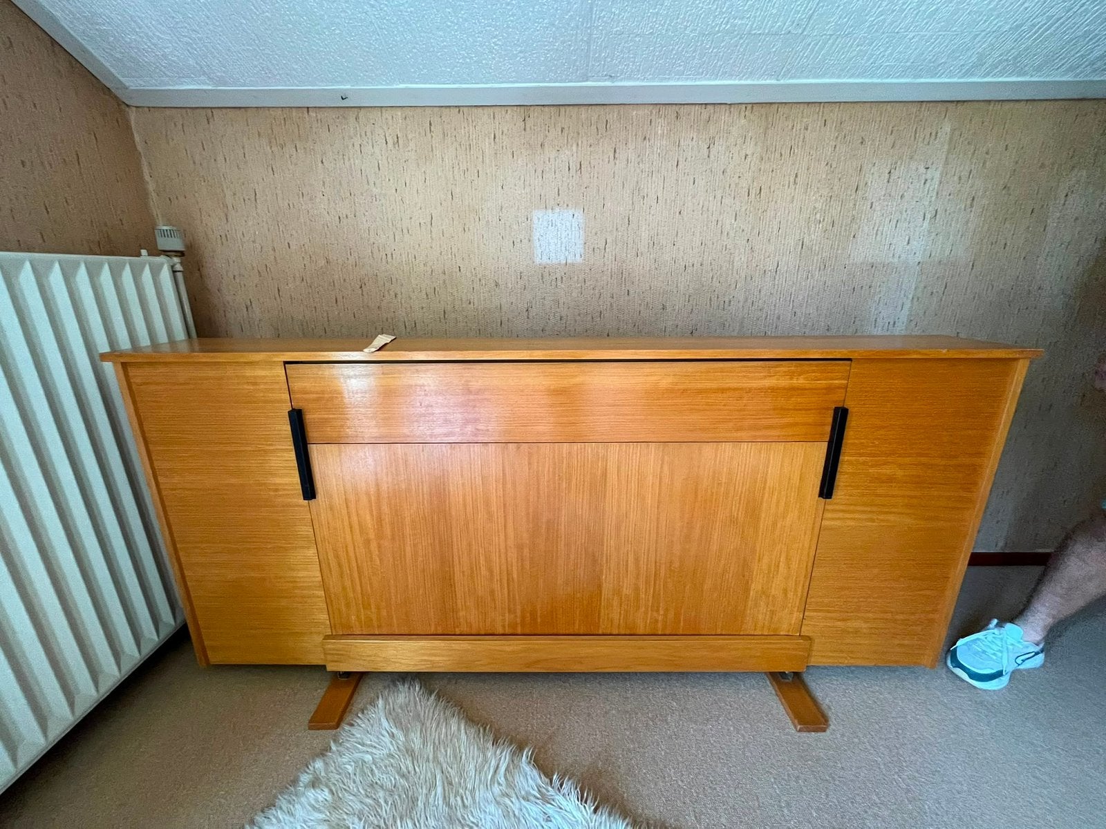 Vintage Mid-Century Opklapbed in Dressoirkast – Jaren 60/70, Huis en Inrichting, Slaapkamer | Bedden, Zwart, Tweepersoons, Ophalen of Verzenden