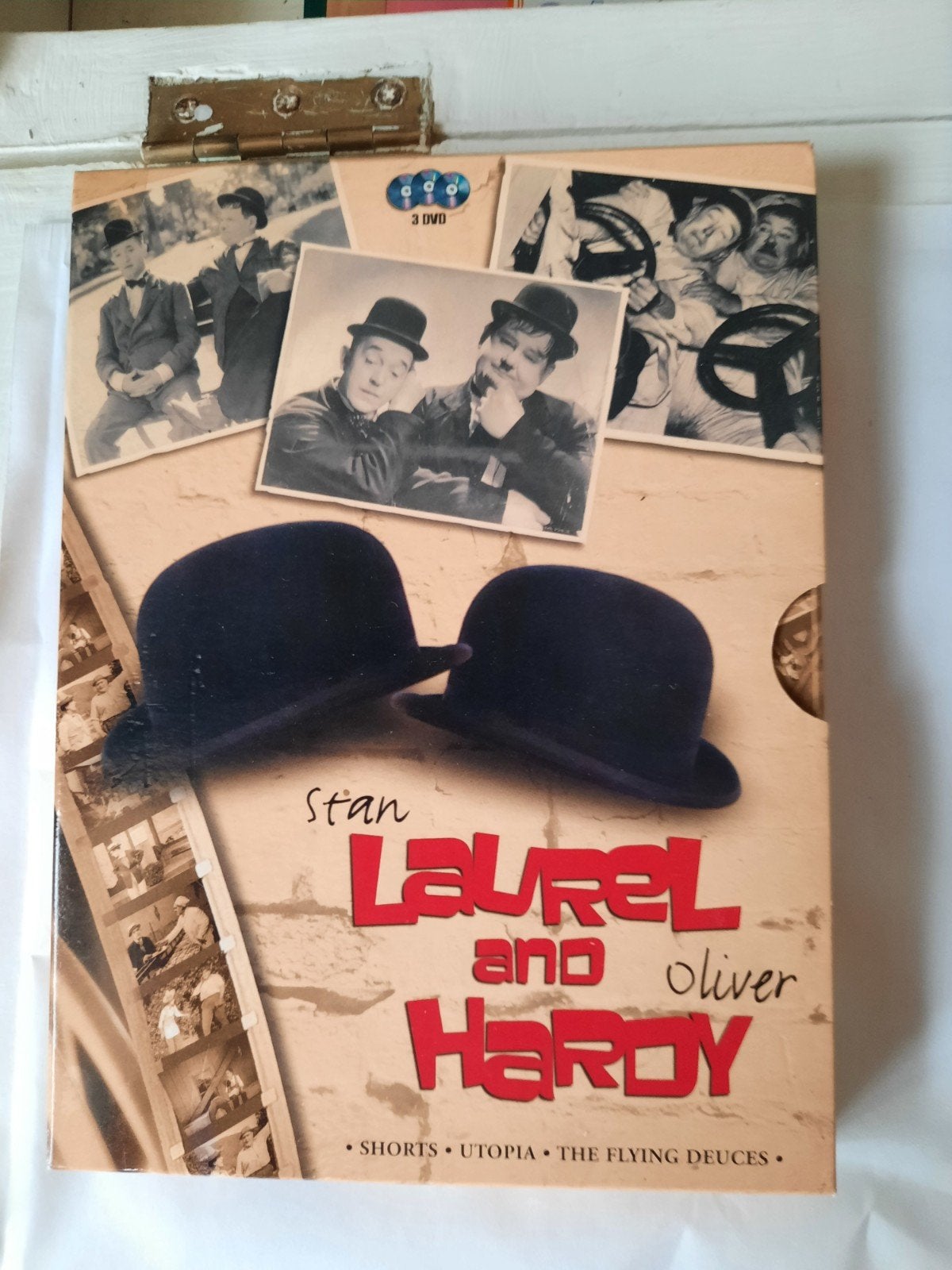Laurel and Hardy DVD Box - The Flying Deuces, Shorts, Utopia, Alle leeftijden, Nederlands, Ophalen of Verzenden, Inclusief doosje