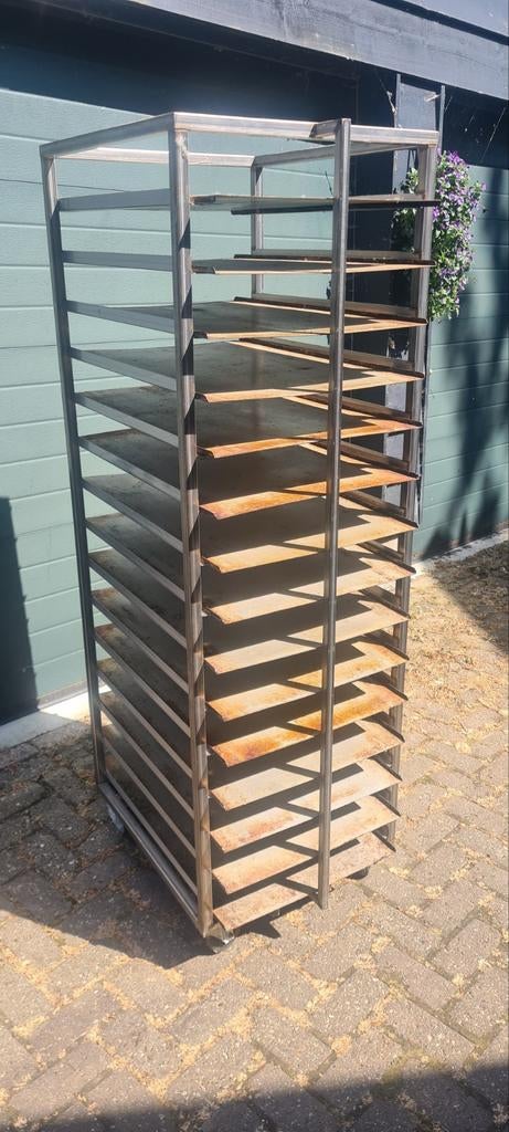 Zeven platenwagens met 15 platen .Koopje, Ophalen, Taarten of Cupcakes, Bakvorm