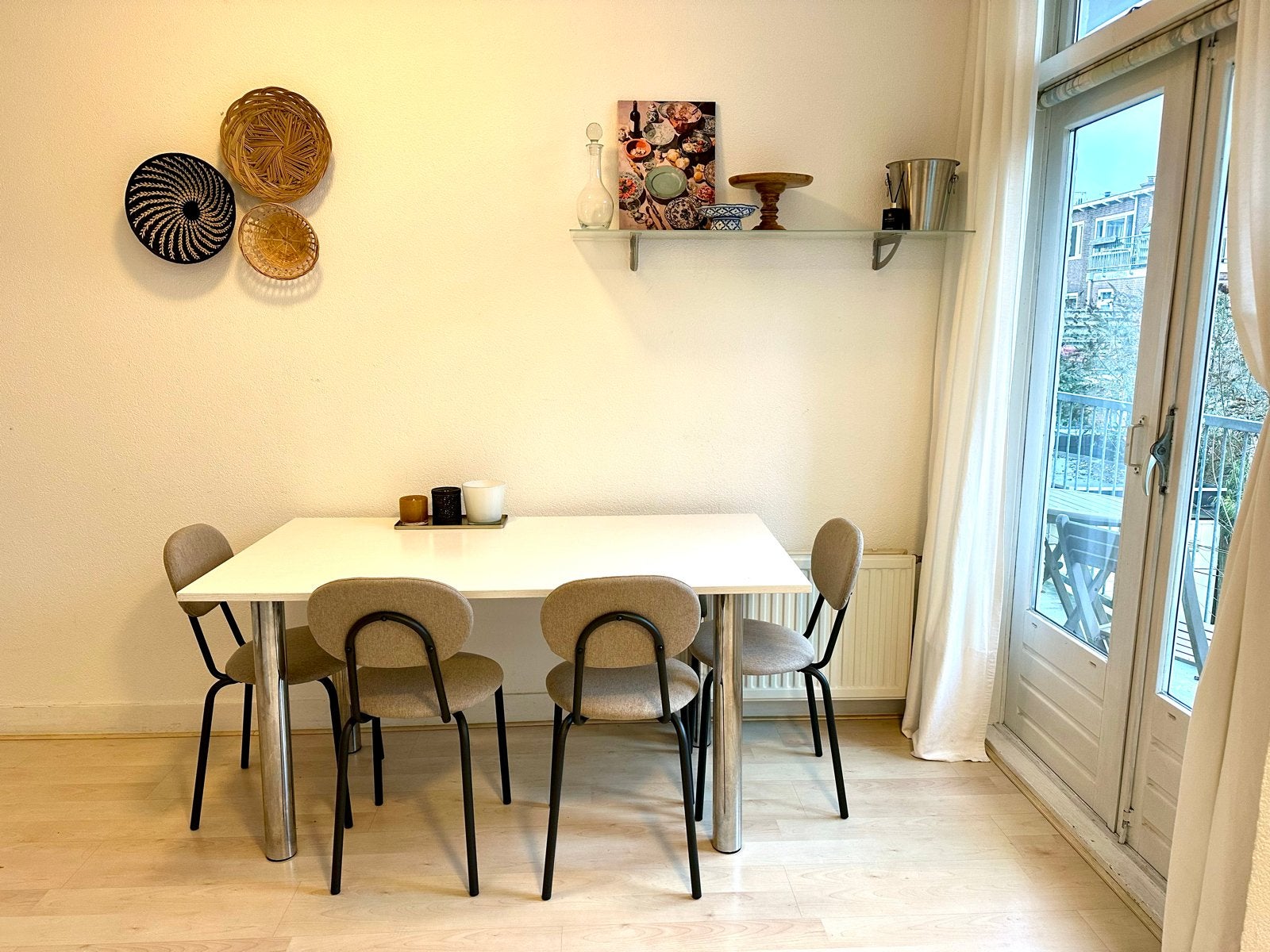 Ikea witte tafel met houtnerf blad en stalen poten 150x80 cm, Ophalen, Gebruikt, 50 tot 100 cm, 150 tot 200 cm